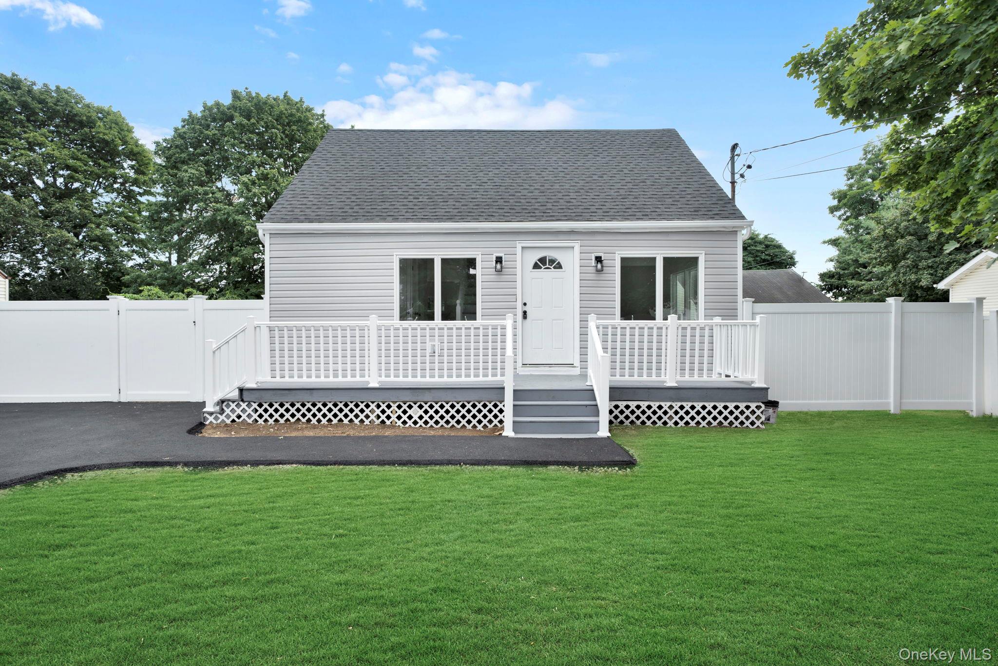 #1 photo, 74 Glenmore Avenue, सफ़ोक काउंटी Central Islip , NY 11722