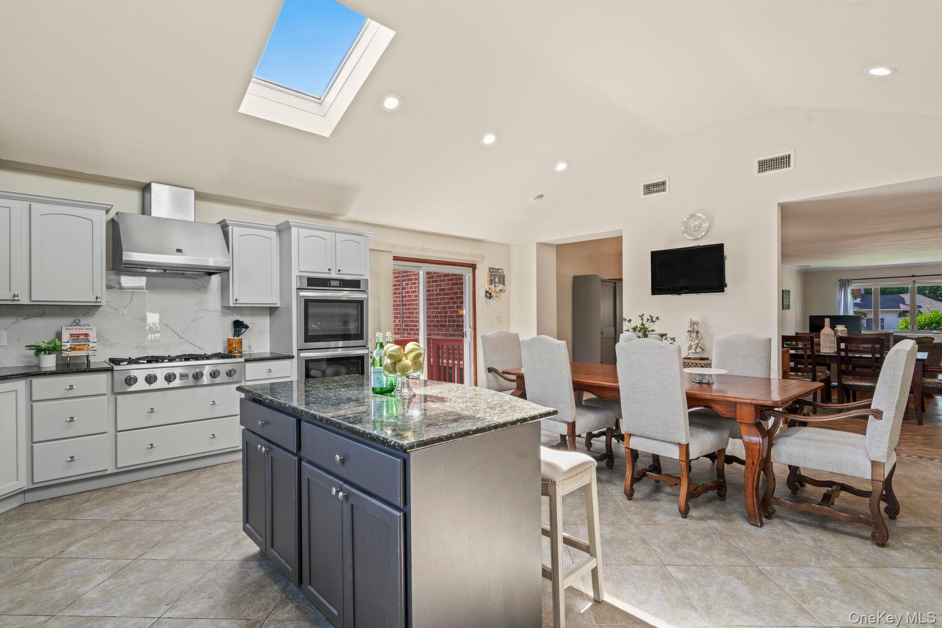 #13 photo, 114 Seaman Road, ナッソー郡 Jericho , NY 11753