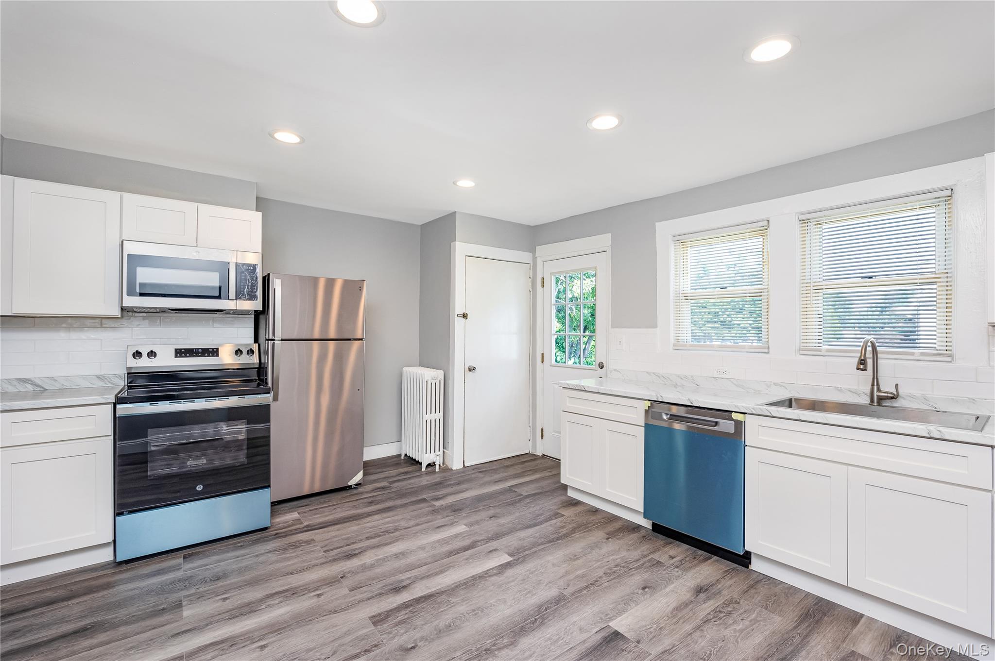 #12 photo, 25 1st Street, सफ़ोक काउंटी Islip , NY 11751