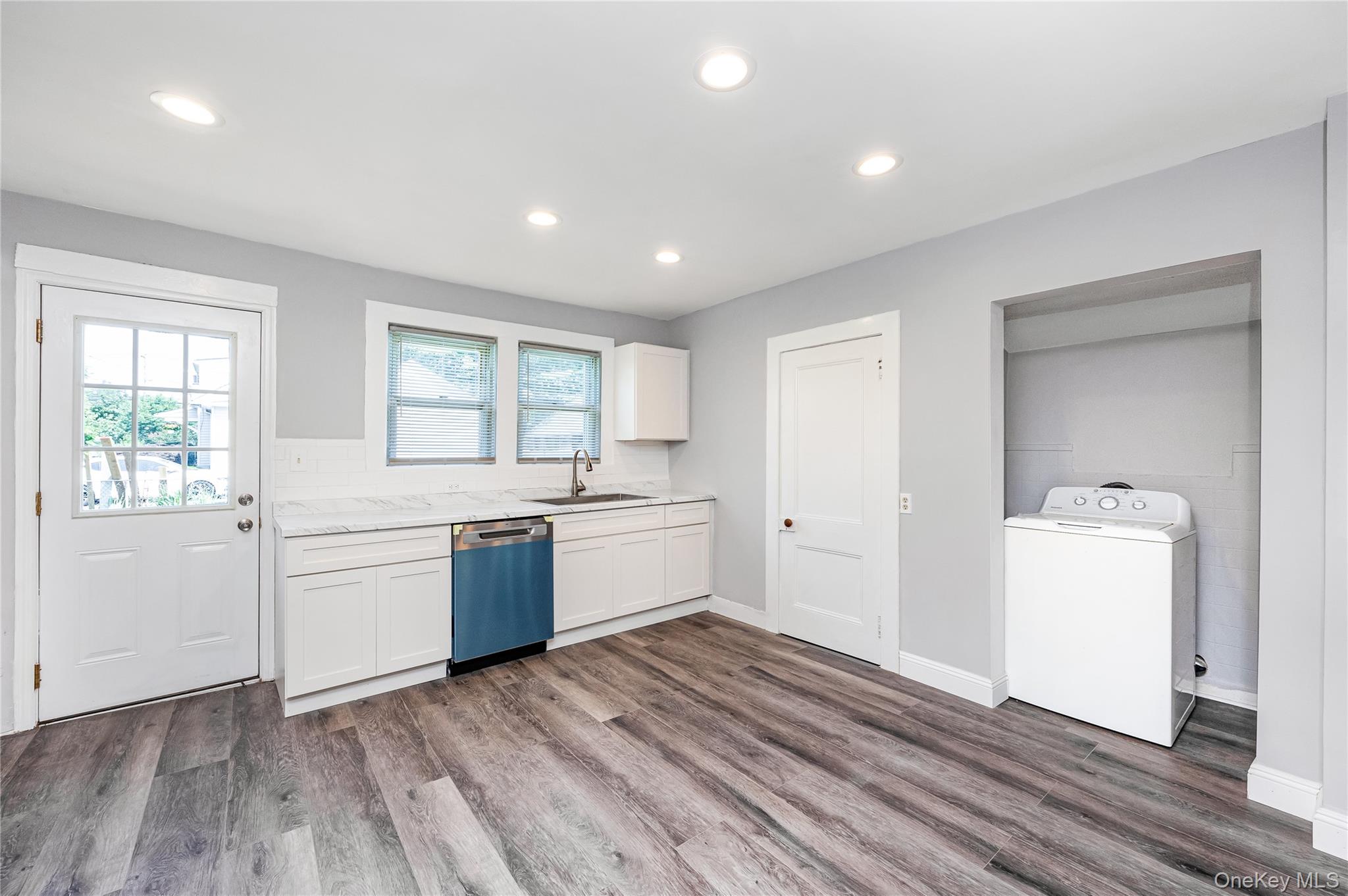 #13 photo, 25 1st Street, सफ़ोक काउंटी Islip , NY 11751