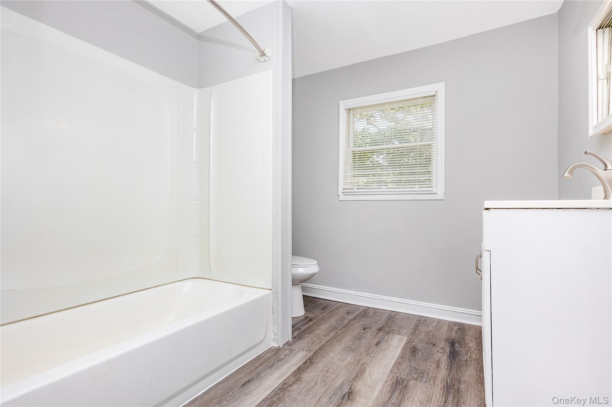 #15 photo, 25 1st Street, सफ़ोक काउंटी Islip , NY 11751