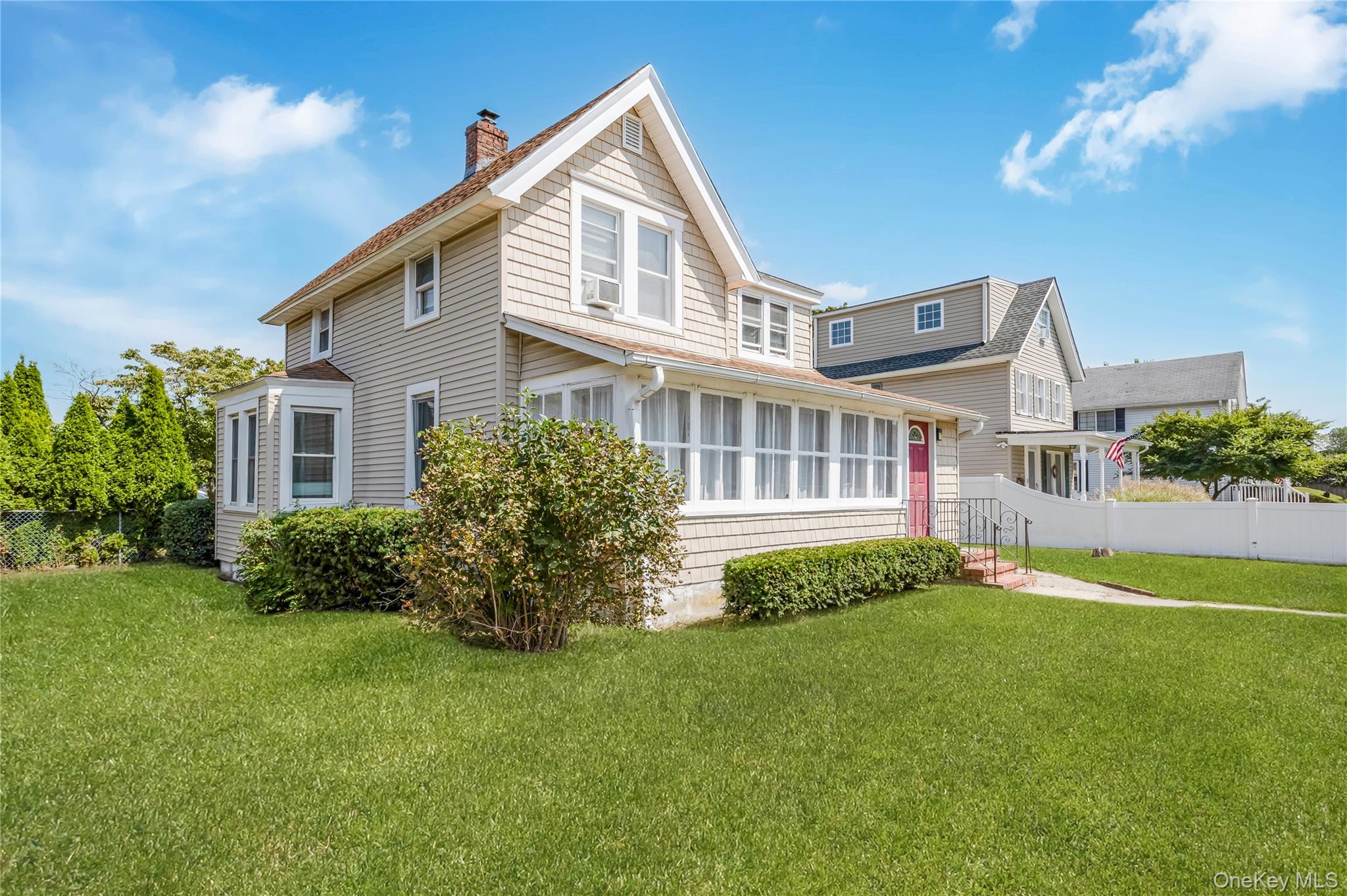 #2 photo, 25 1st Street, सफ़ोक काउंटी Islip , NY 11751