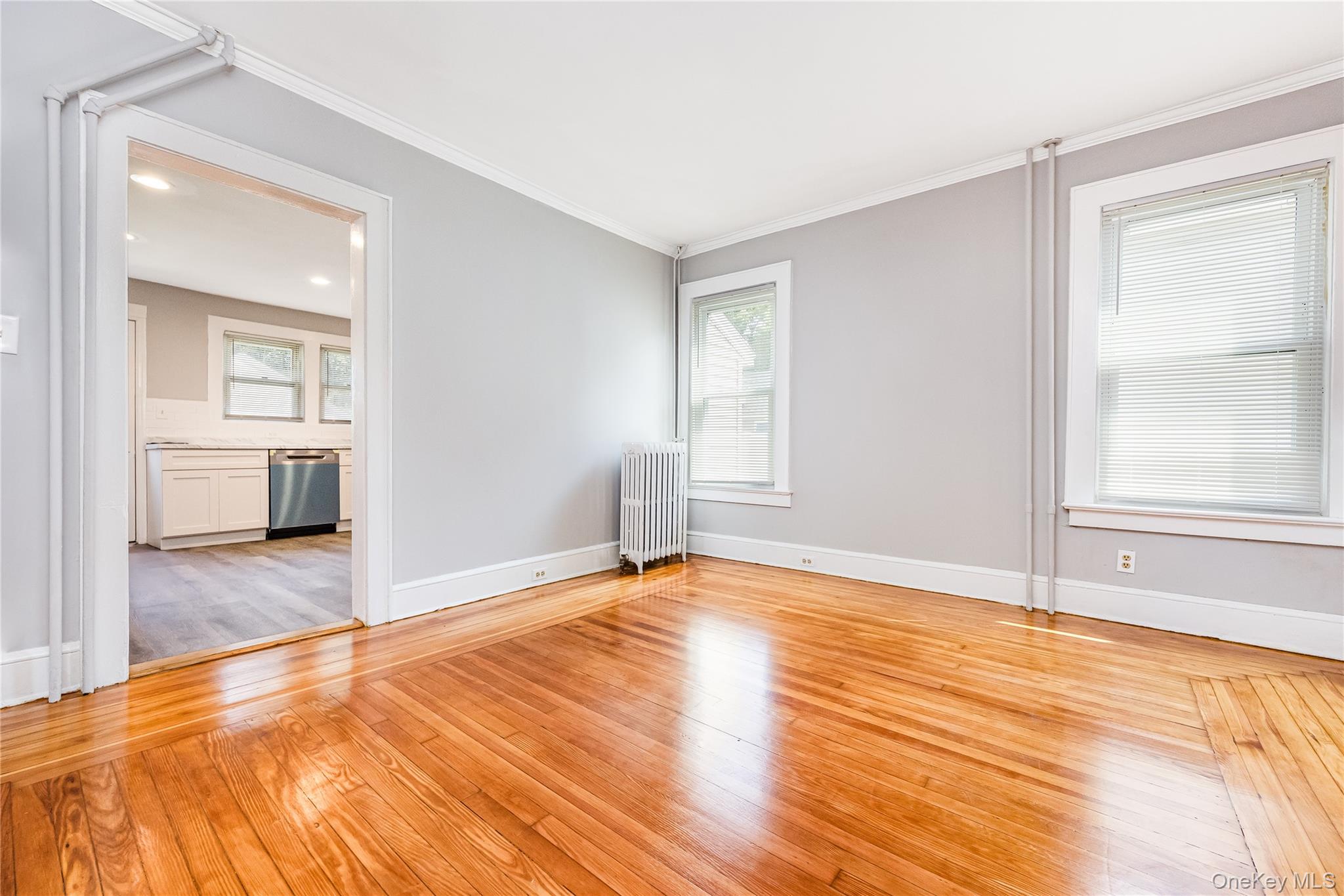 #8 photo, 25 1st Street, सफ़ोक काउंटी Islip , NY 11751