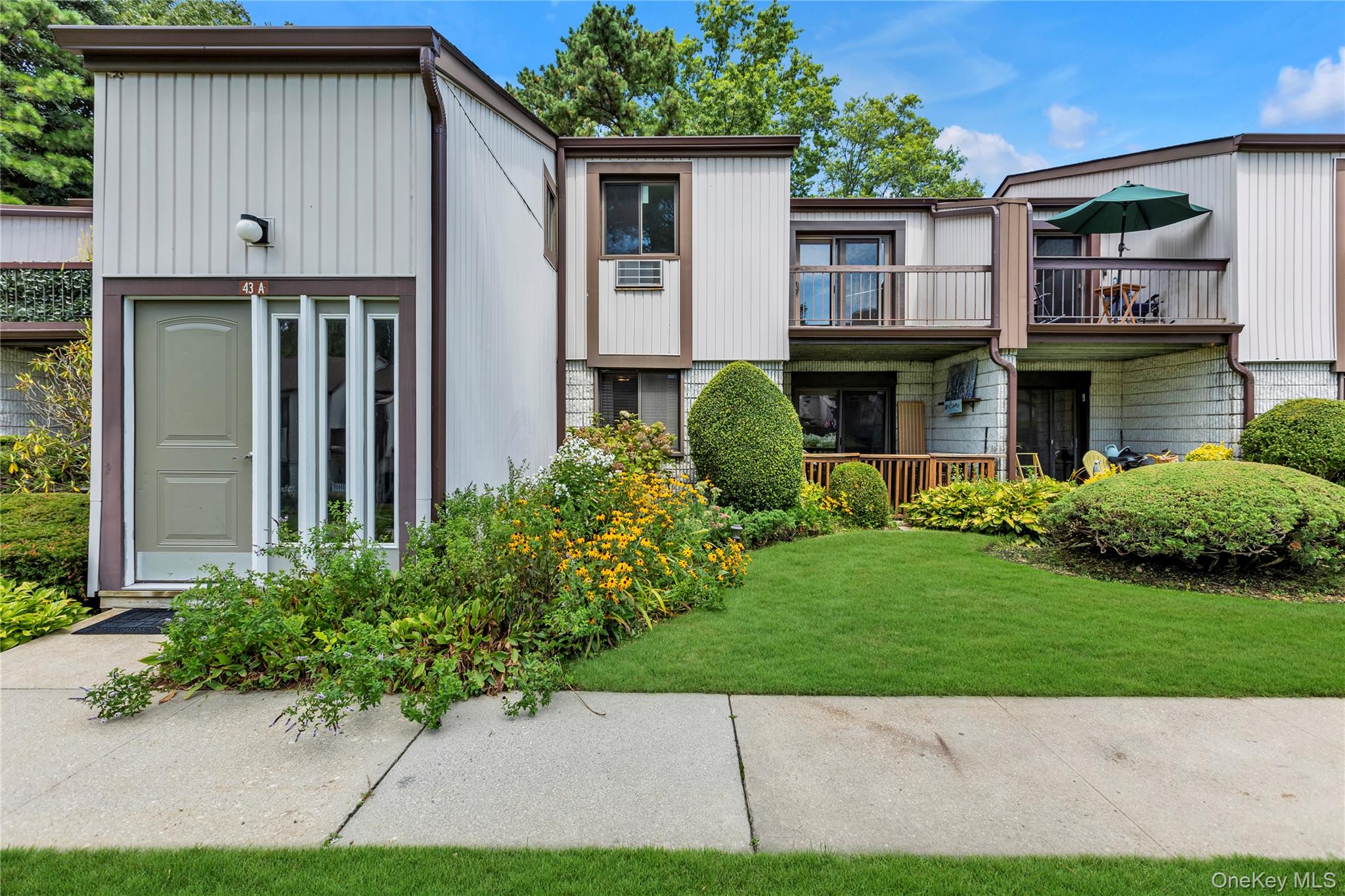 #1 photo, 43 Richmond Boulevard, सफ़ोक काउंटी Ronkonkoma , NY 11779