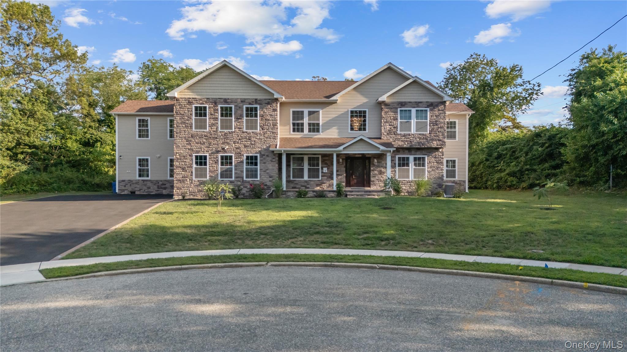 #1 photo, 4 Coventry Court, サフォーク郡 Wheatley Heights , NY 11798