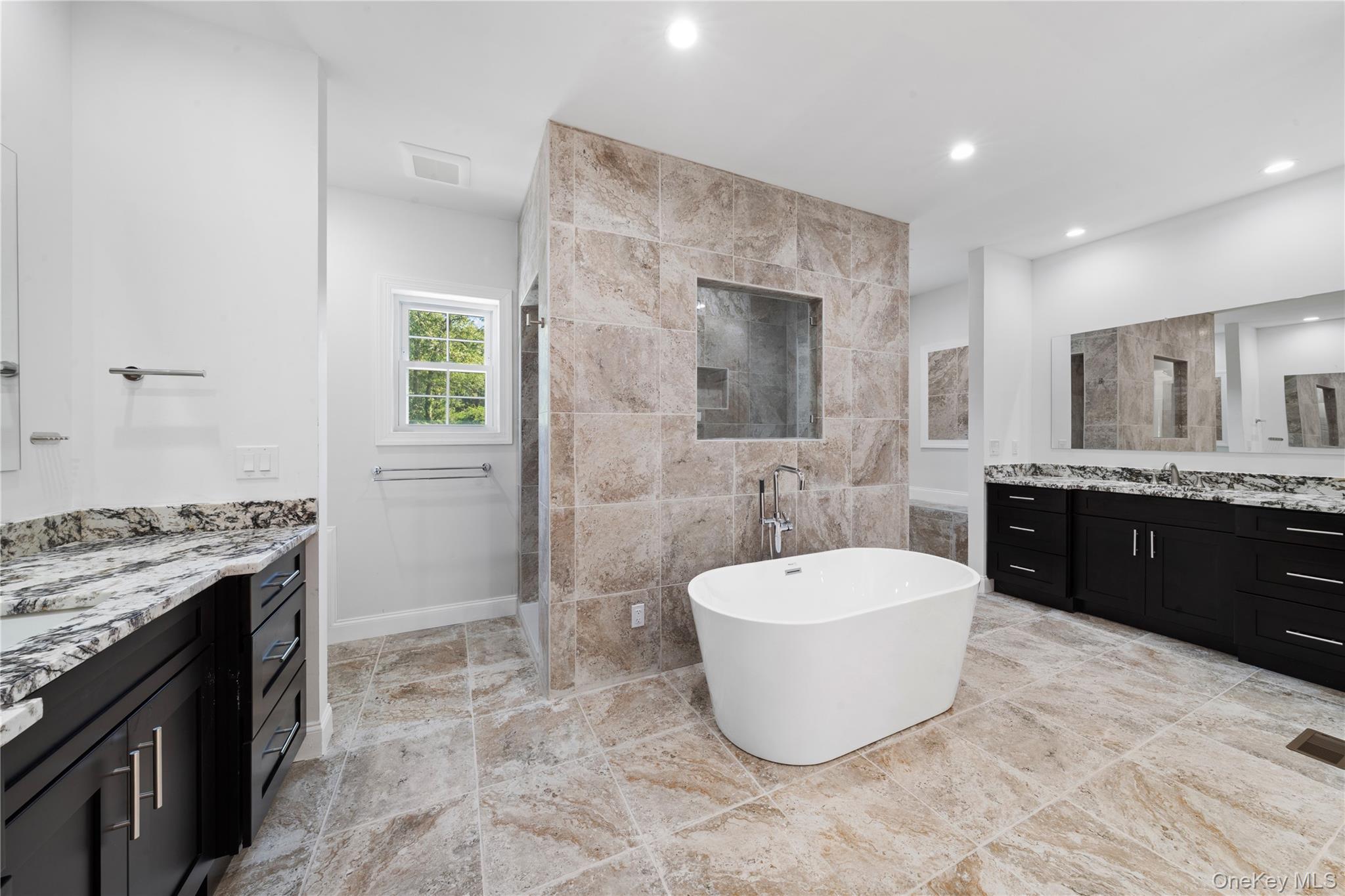 #15 photo, 4 Coventry Court, サフォーク郡 Wheatley Heights , NY 11798