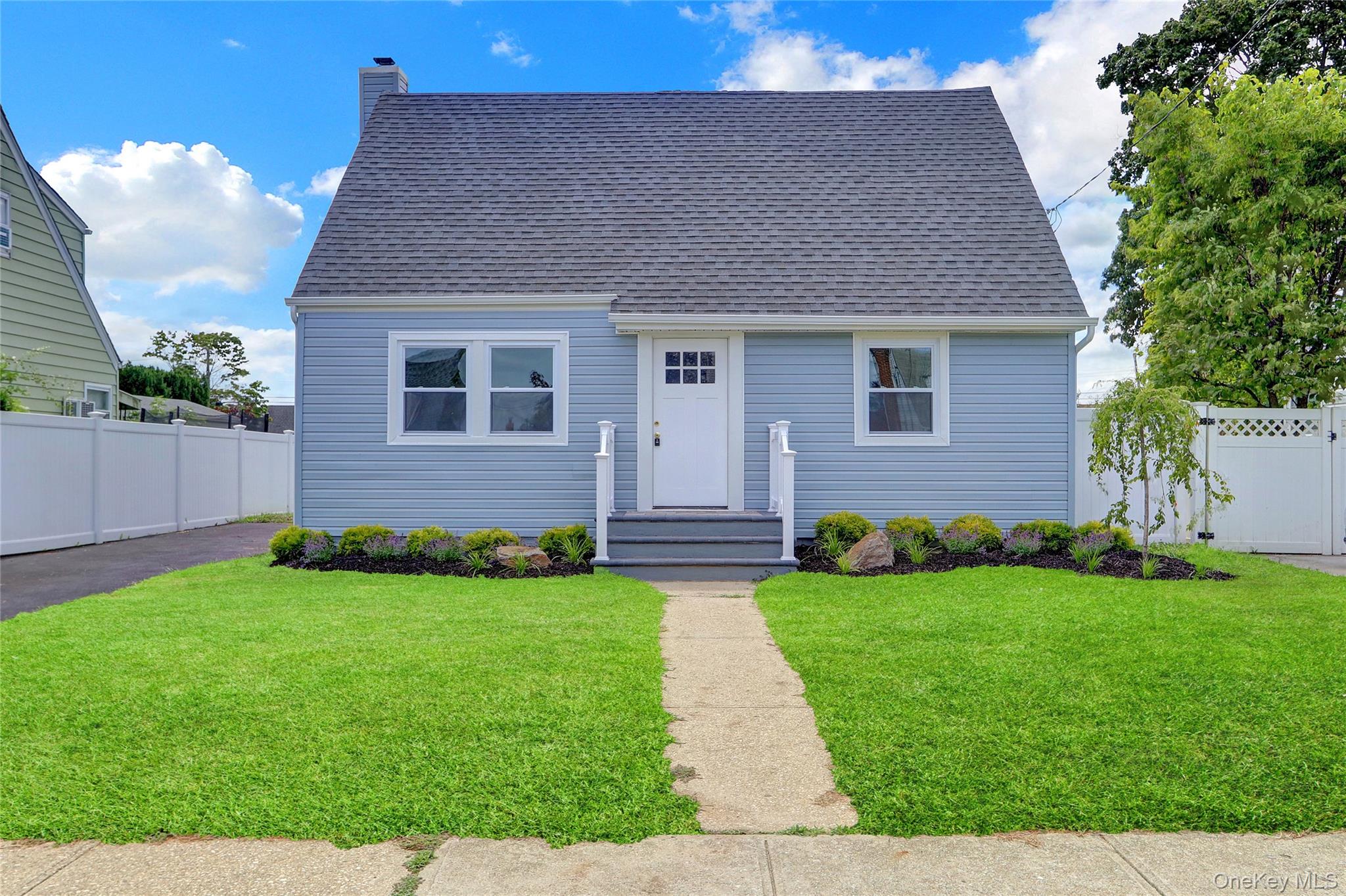 #1 photo, 1067 Mirabelle Avenue, ナッソー郡 Westbury , NY 11590