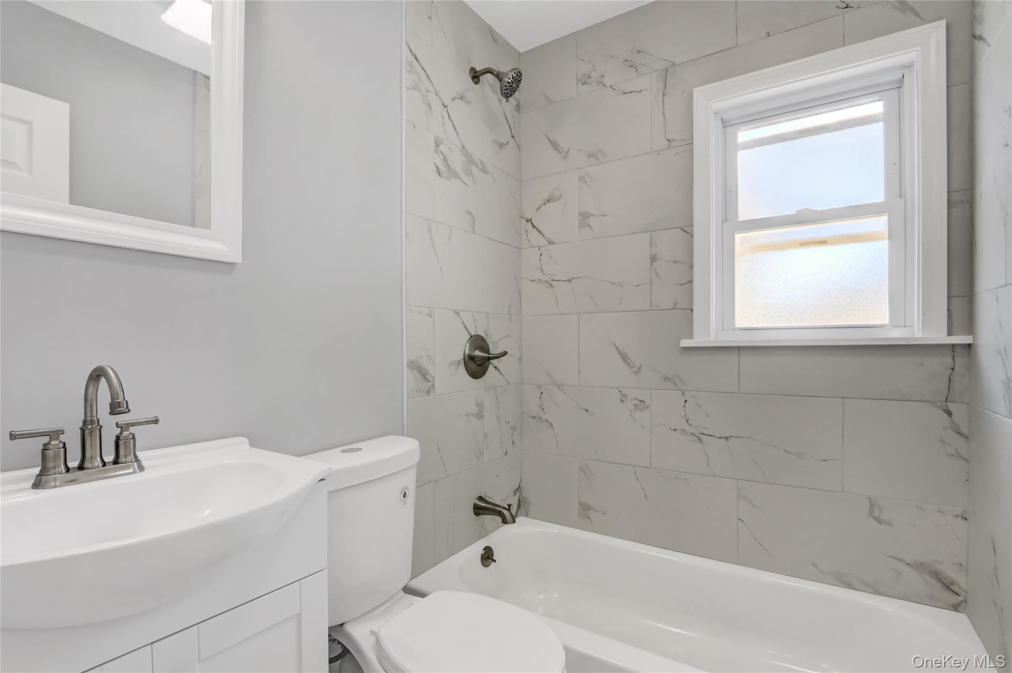 #11 photo, 1067 Mirabelle Avenue, ナッソー郡 Westbury , NY 11590