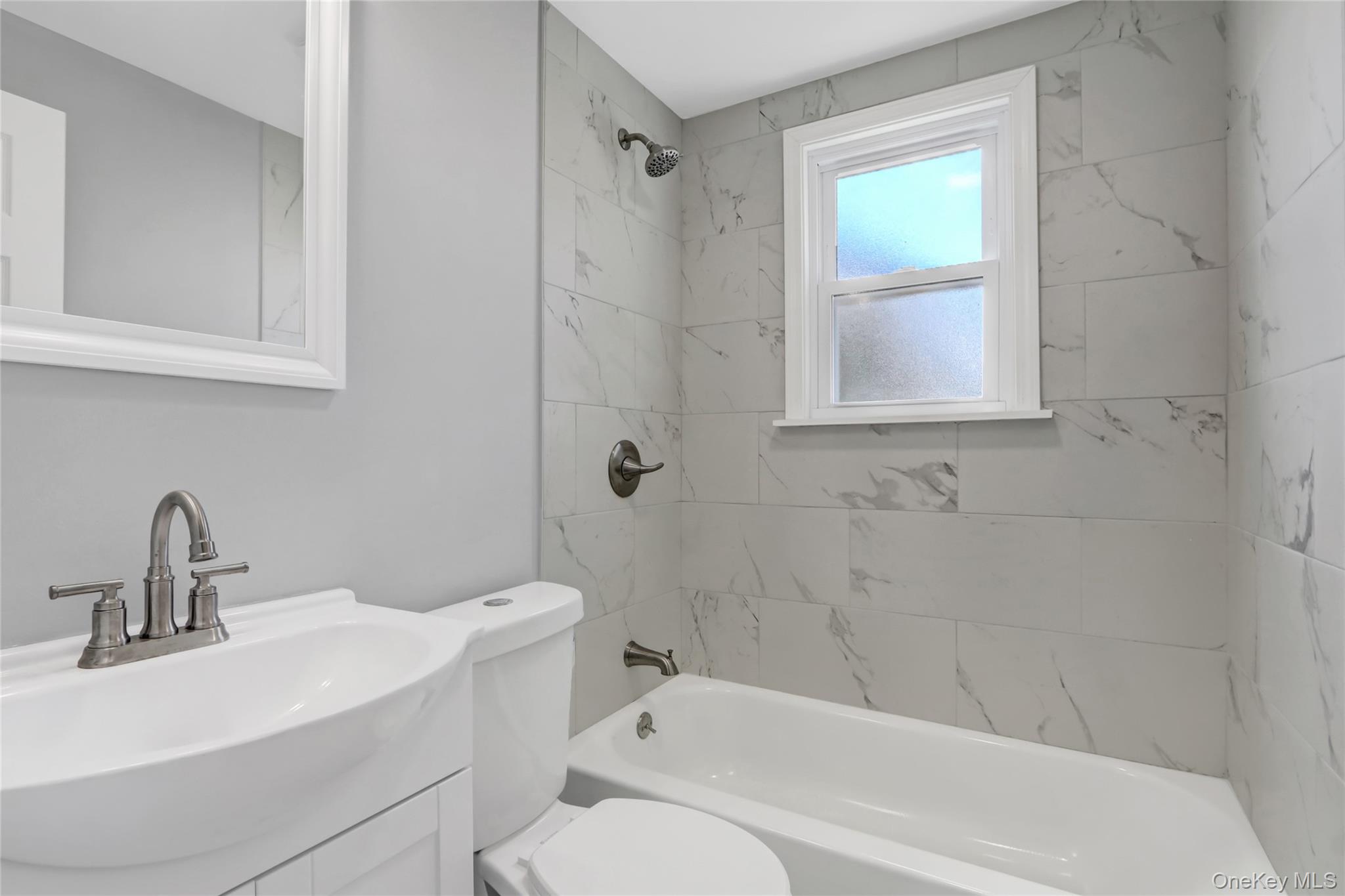 #14 photo, 1067 Mirabelle Avenue, ナッソー郡 Westbury , NY 11590