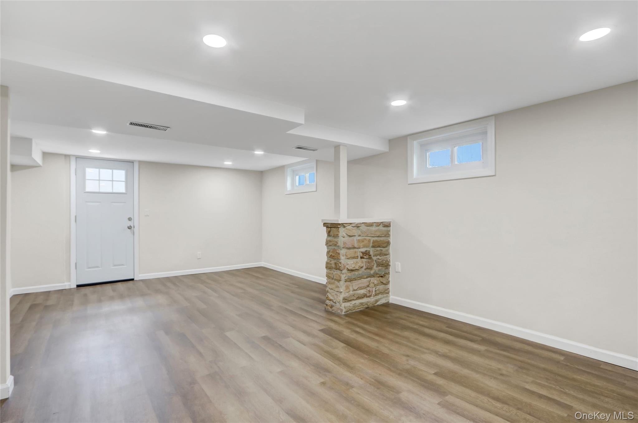 #15 photo, 1067 Mirabelle Avenue, ナッソー郡 Westbury , NY 11590