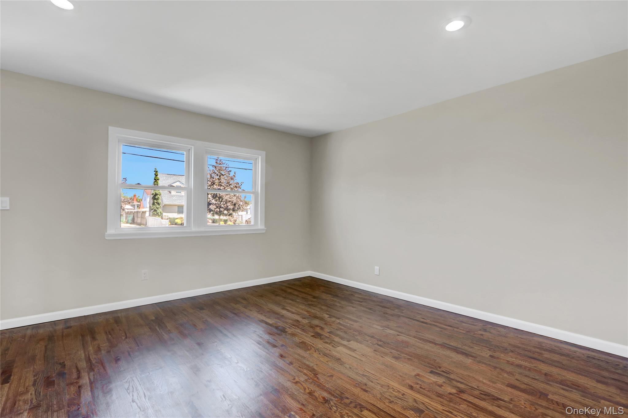 #5 photo, 1067 Mirabelle Avenue, ナッソー郡 Westbury , NY 11590