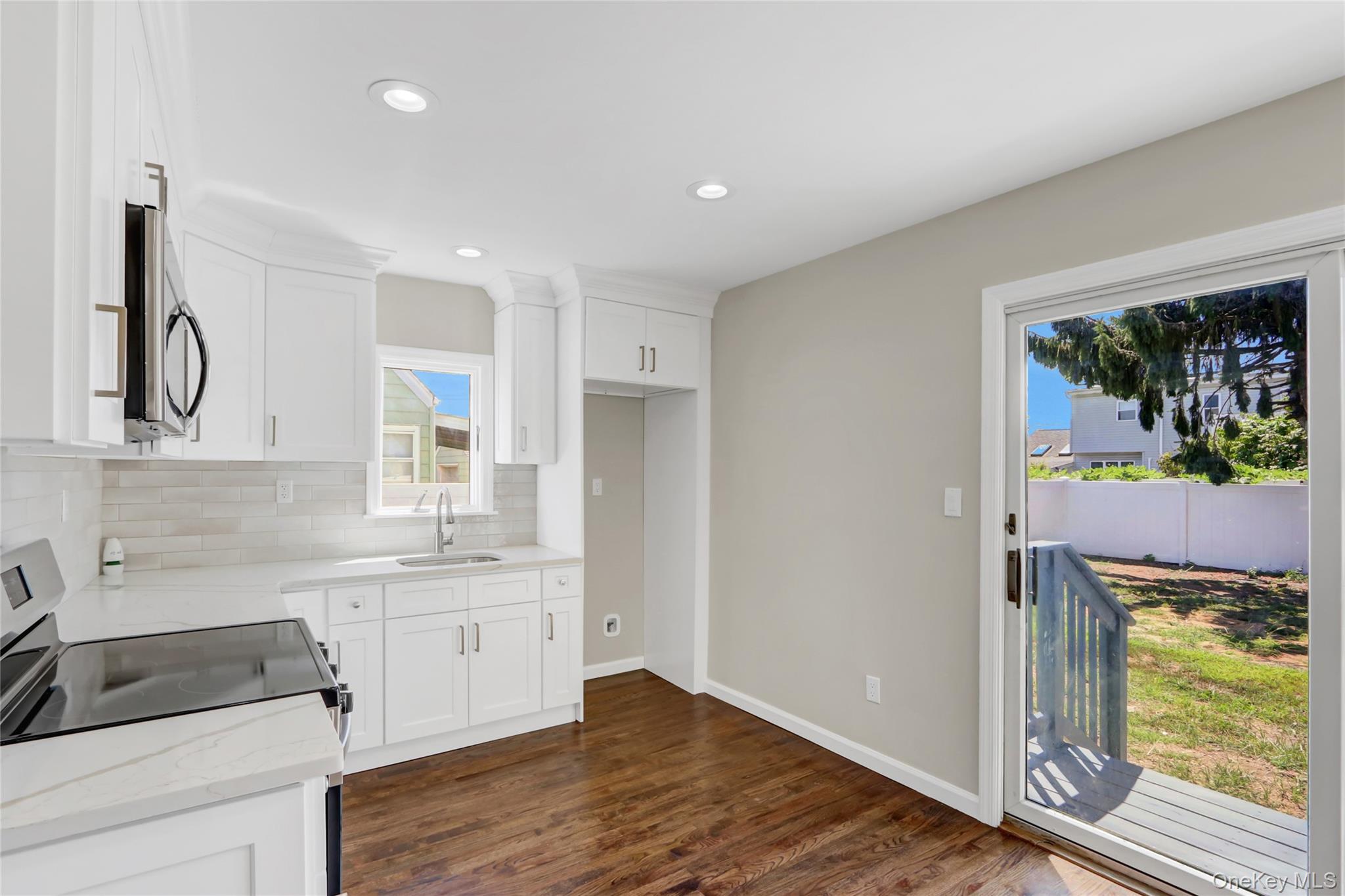 #6 photo, 1067 Mirabelle Avenue, ナッソー郡 Westbury , NY 11590