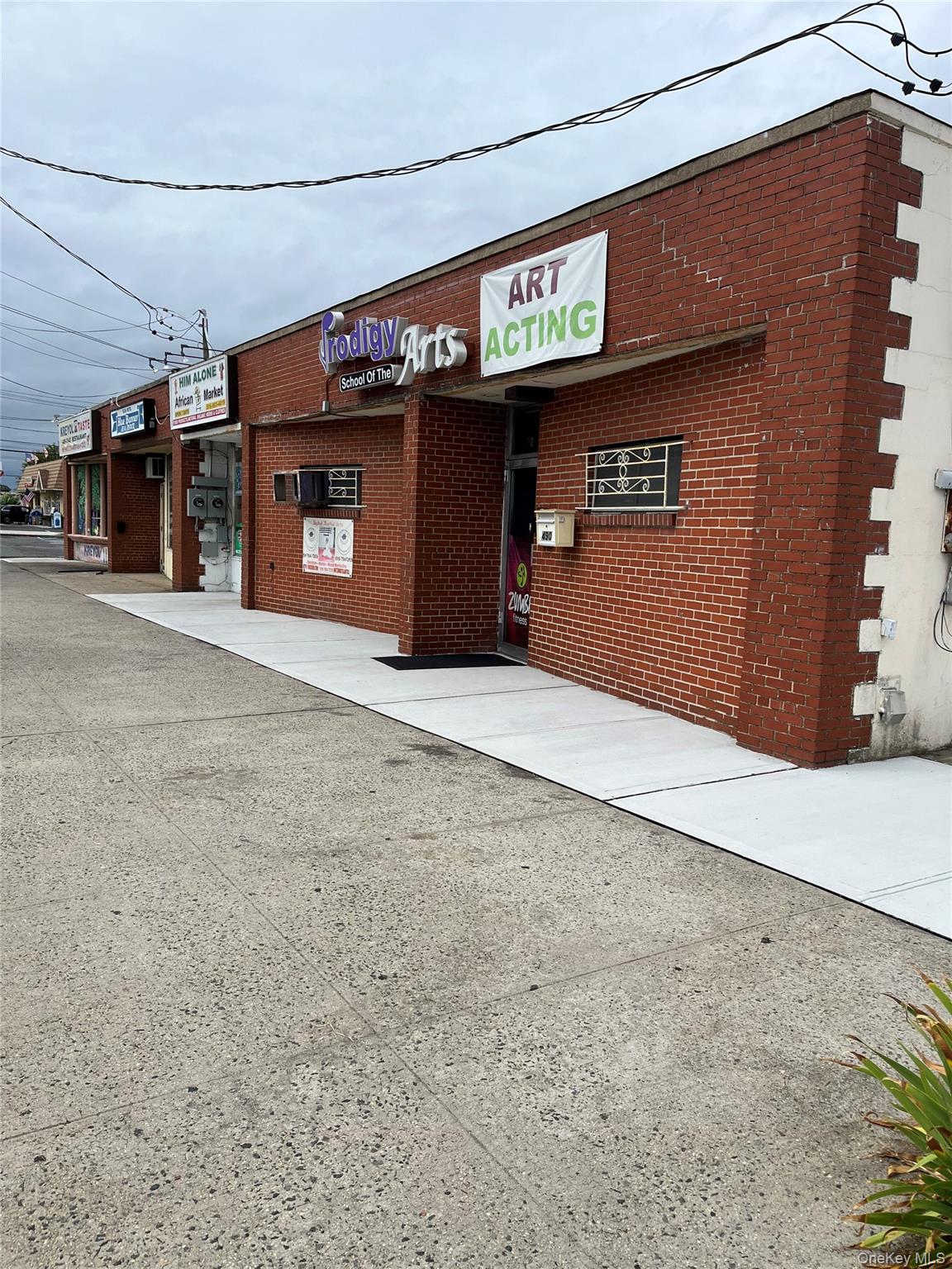 #1 photo, 490-498 Uniondale Avenue Avenue, ナッソー郡 Uniondale , NY 11553