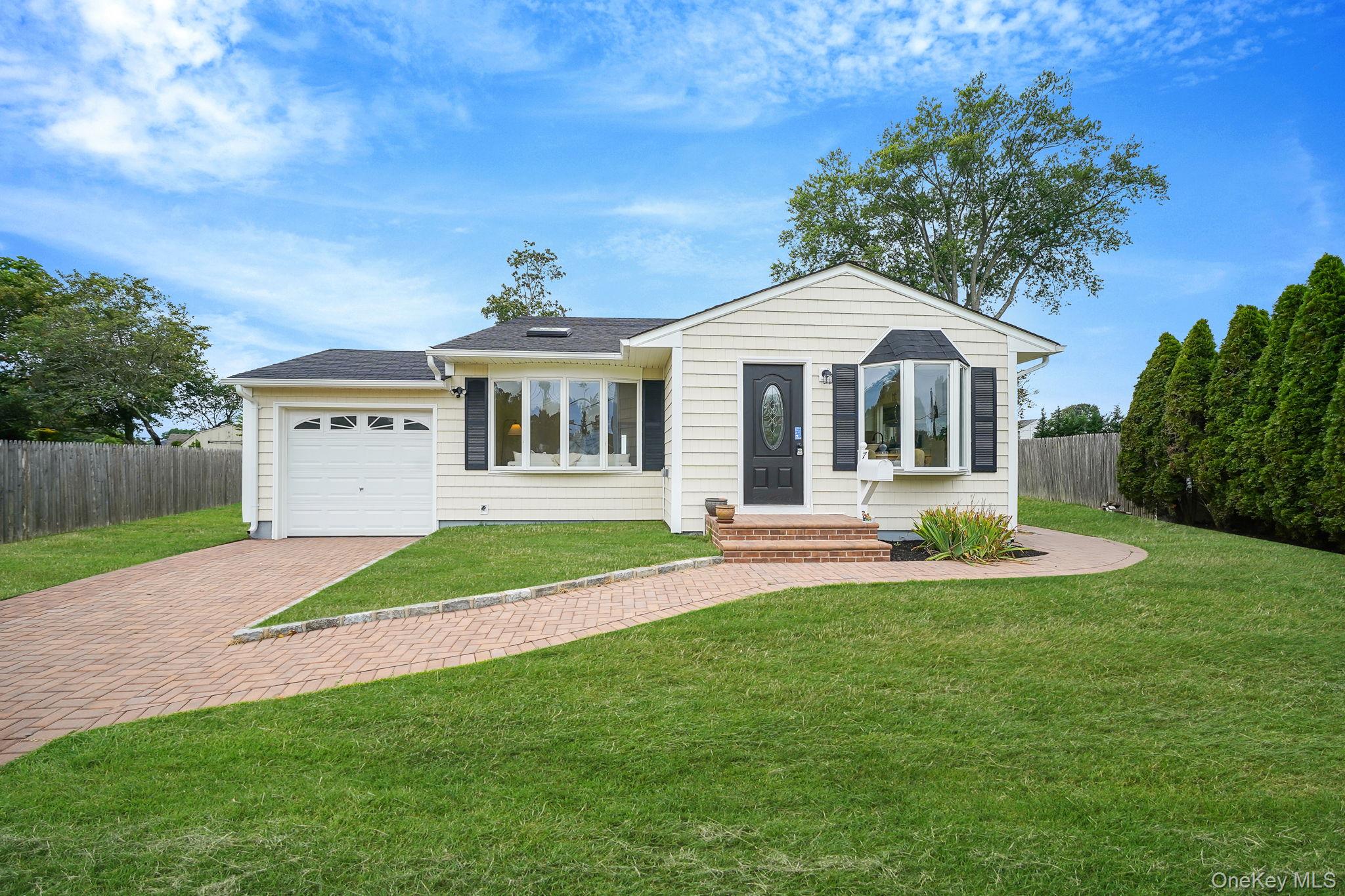 #1 photo, 7 Byrd Court, सफ़ोक काउंटी Kings Park , NY 11754