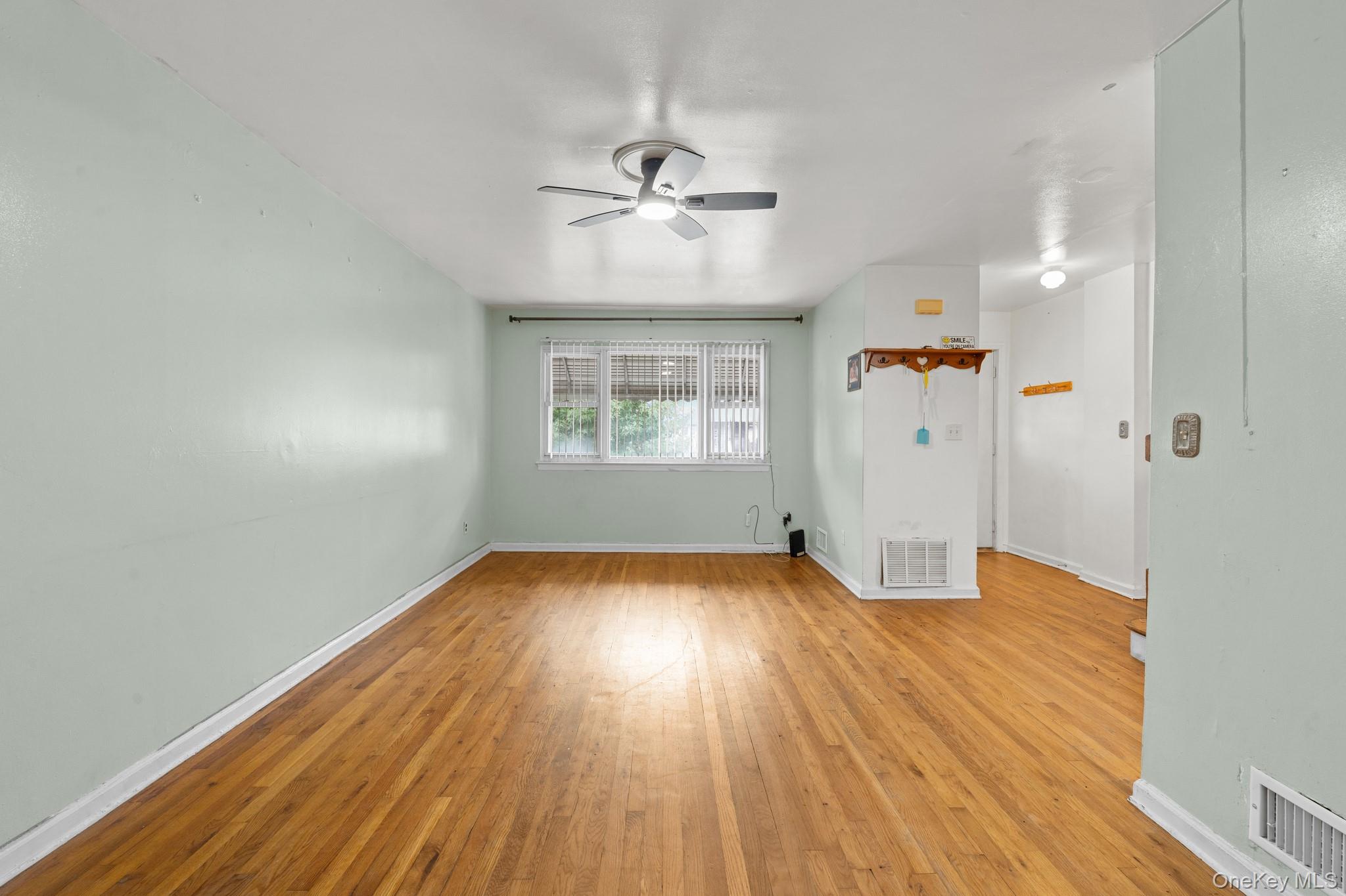 #5 photo, 160 Stephens Avenue, ブロンクス区 Bronx , NY 10473