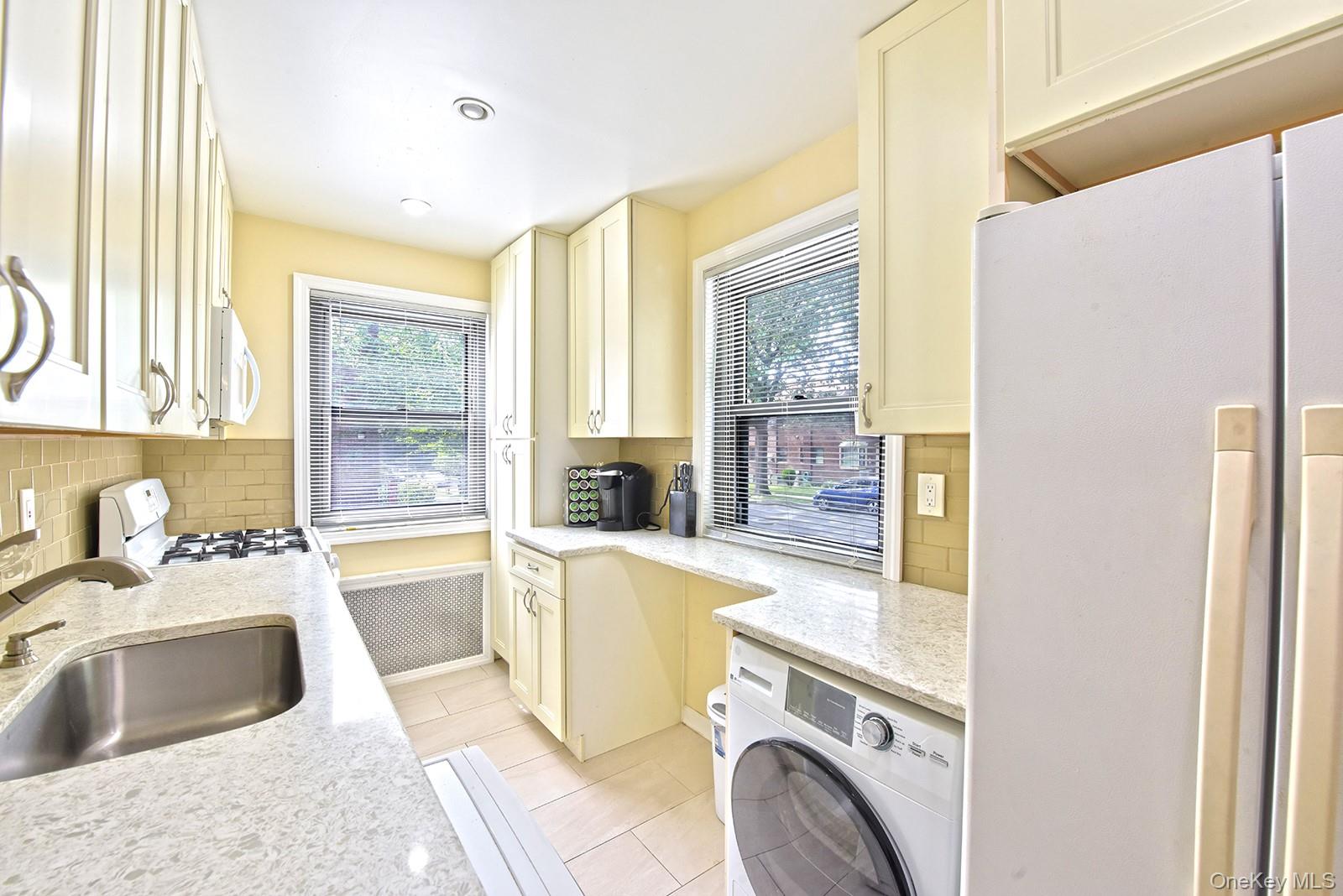 #1 photo, 5766 246th Crescent, كوينز Douglaston , NY 11362