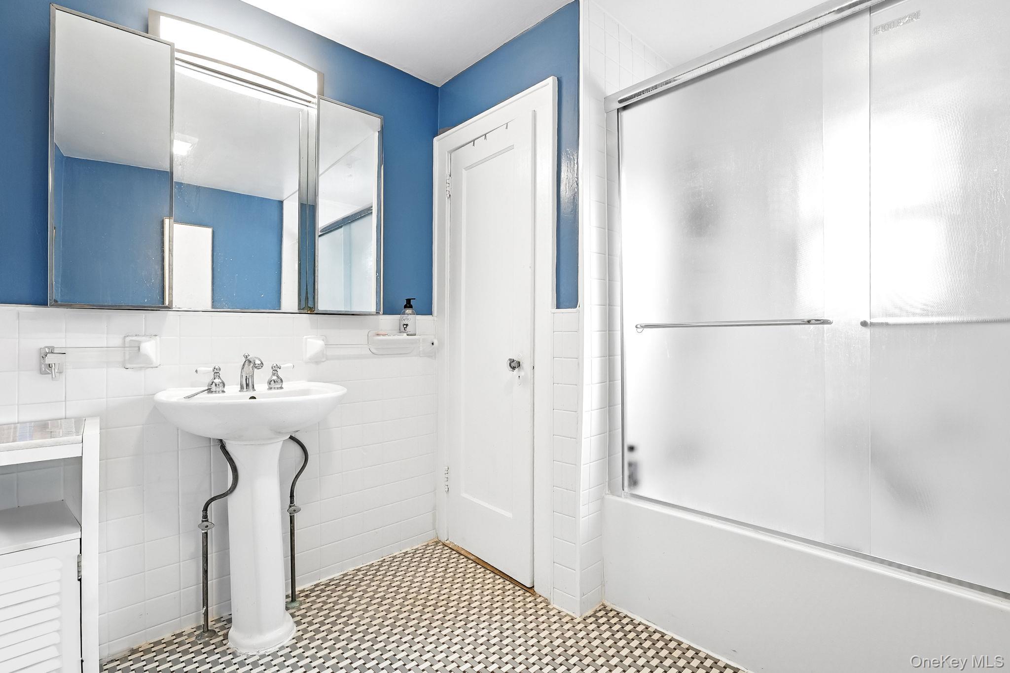 #15 photo, 50 Cloverdale Avenue, White Plains , NY 10603