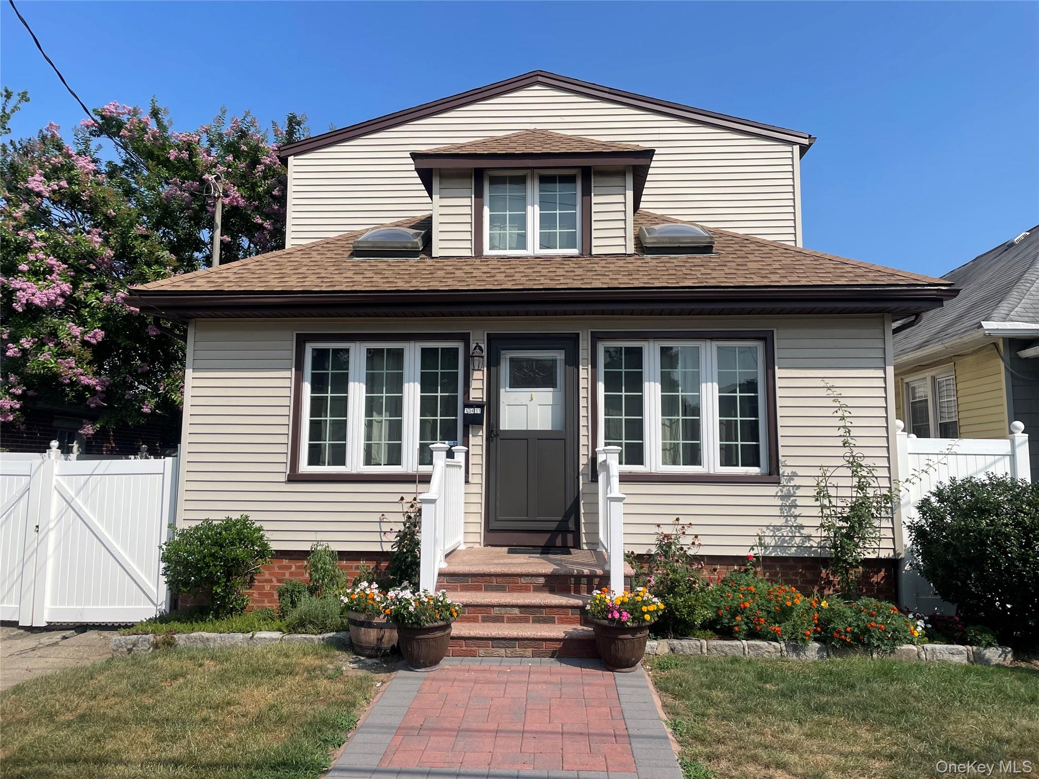 #1 photo, 13411 243rd Street, कुईंस Rosedale , NY 11422