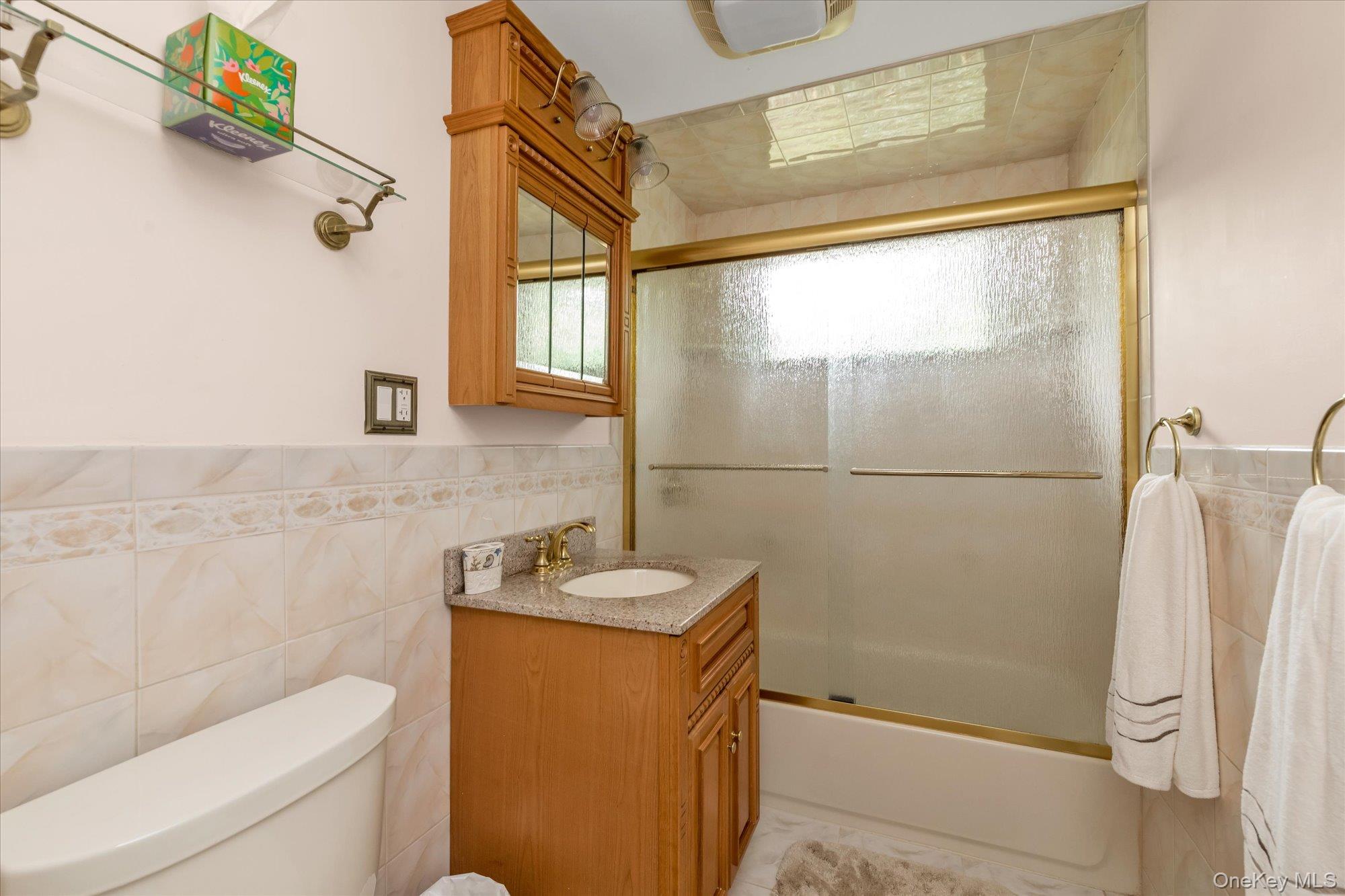 #13 photo, 7 Swartout Place, サフォーク郡 Amityville , NY 11701