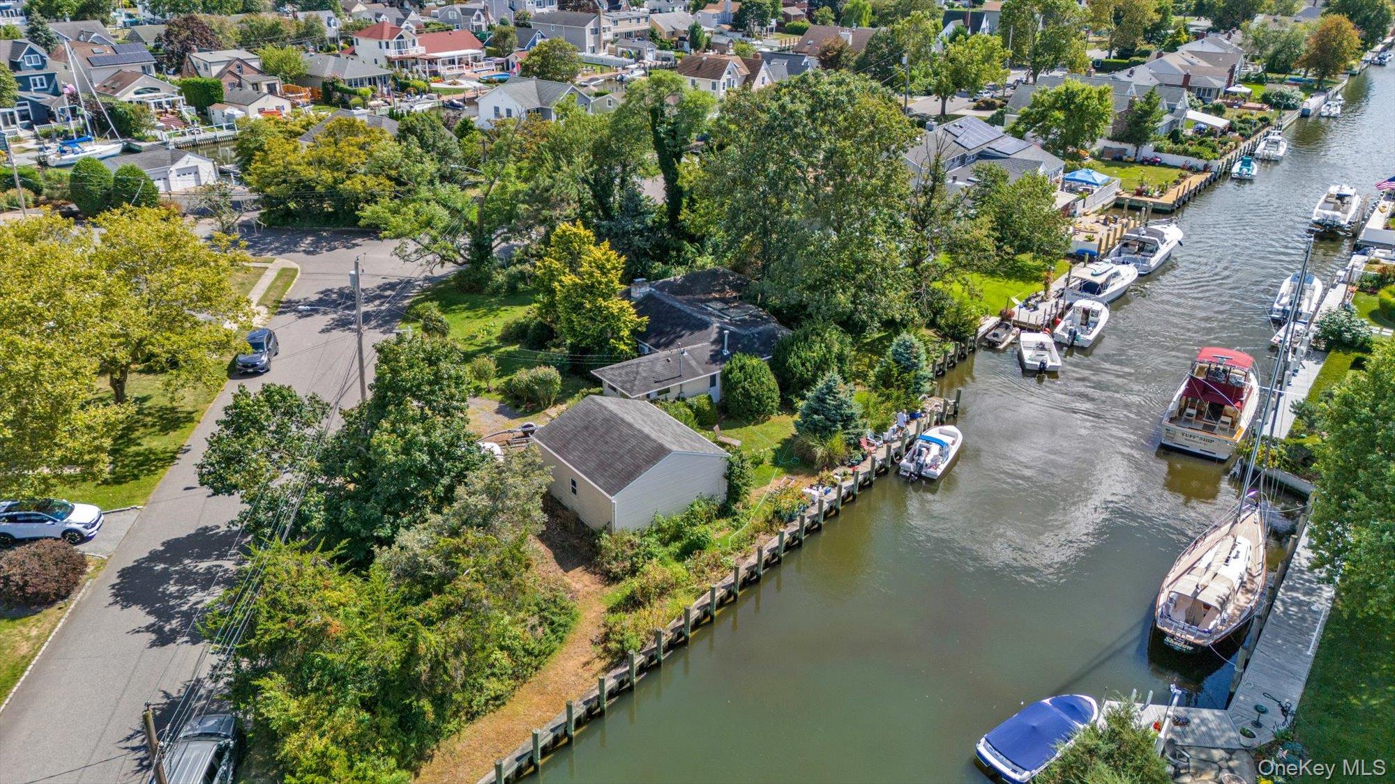 #17 photo, 7 Swartout Place, サフォーク郡 Amityville , NY 11701