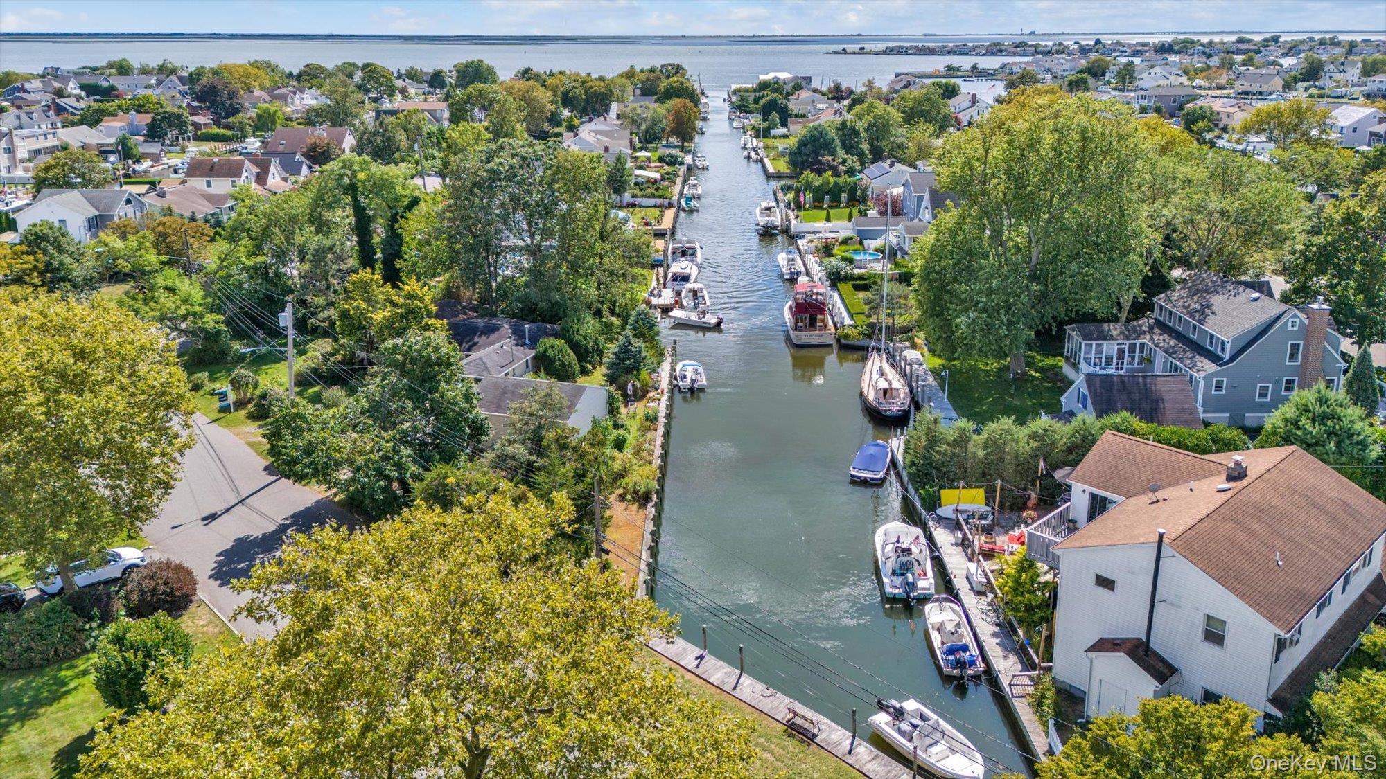 #18 photo, 7 Swartout Place, サフォーク郡 Amityville , NY 11701