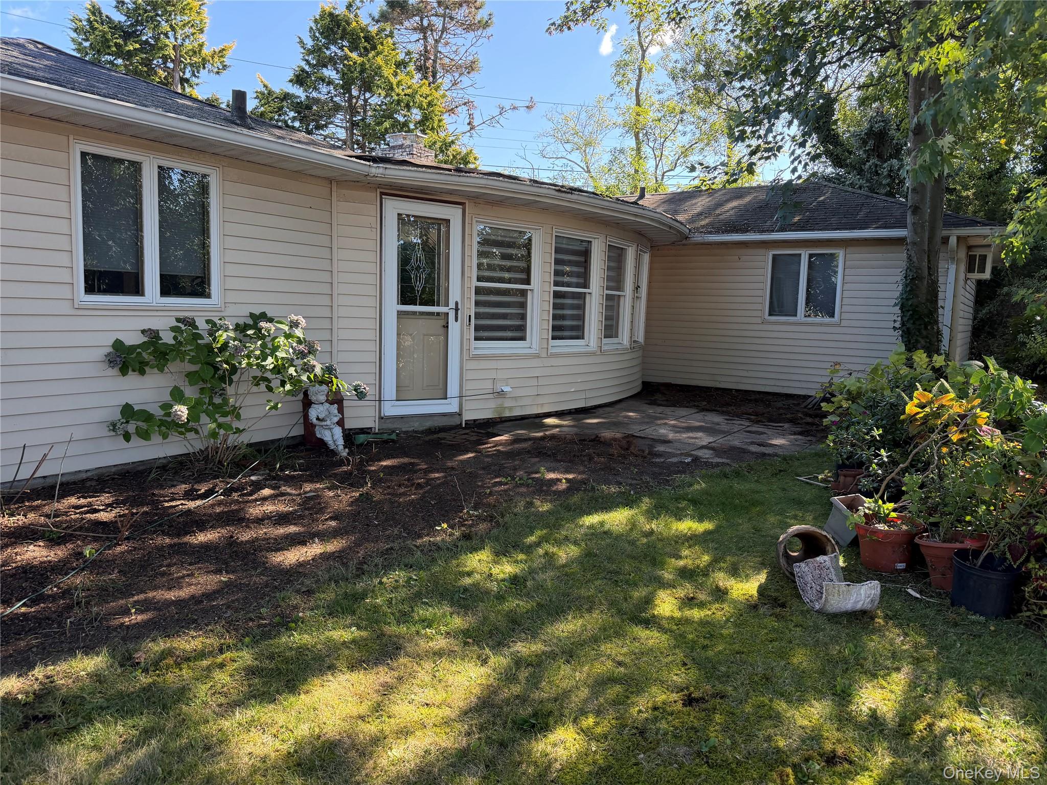 #2 photo, 7 Swartout Place, サフォーク郡 Amityville , NY 11701