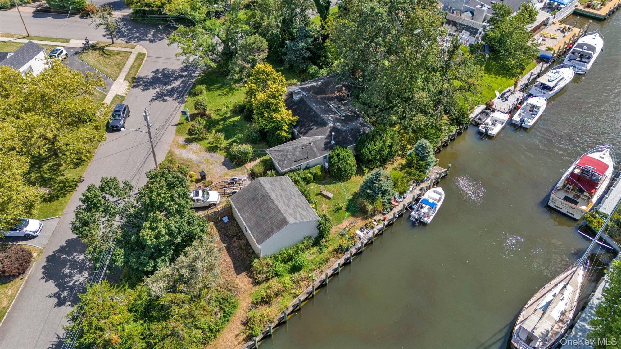 #20 photo, 7 Swartout Place, サフォーク郡 Amityville , NY 11701