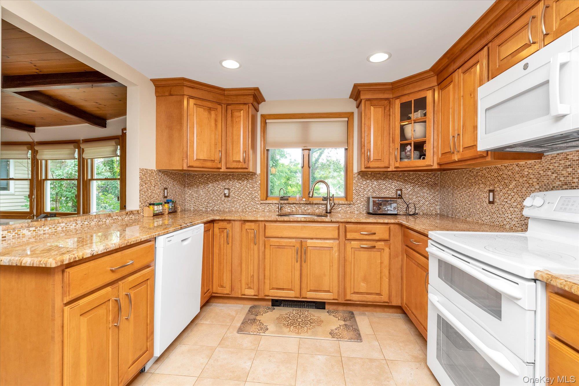 #6 photo, 7 Swartout Place, サフォーク郡 Amityville , NY 11701