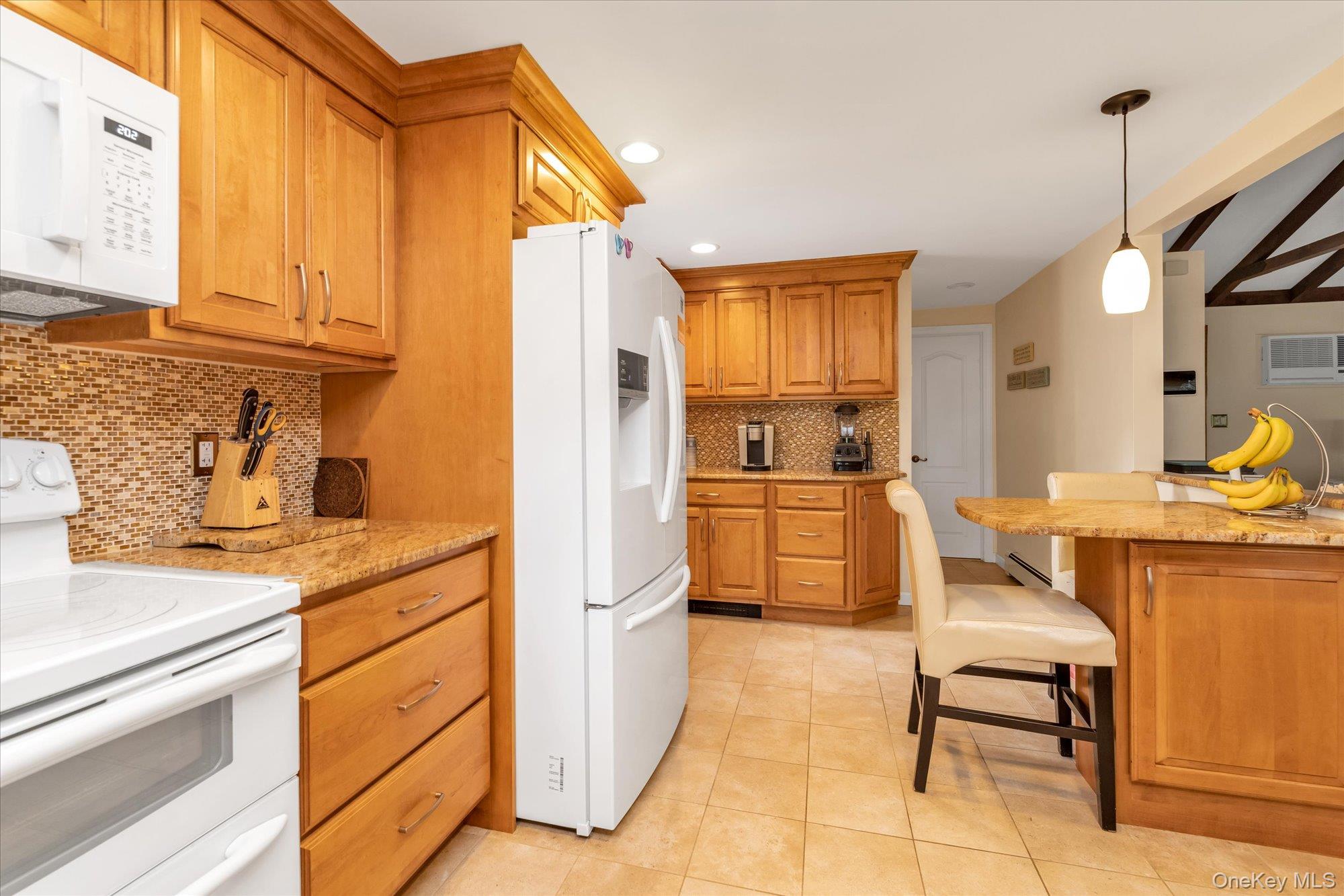 #7 photo, 7 Swartout Place, サフォーク郡 Amityville , NY 11701