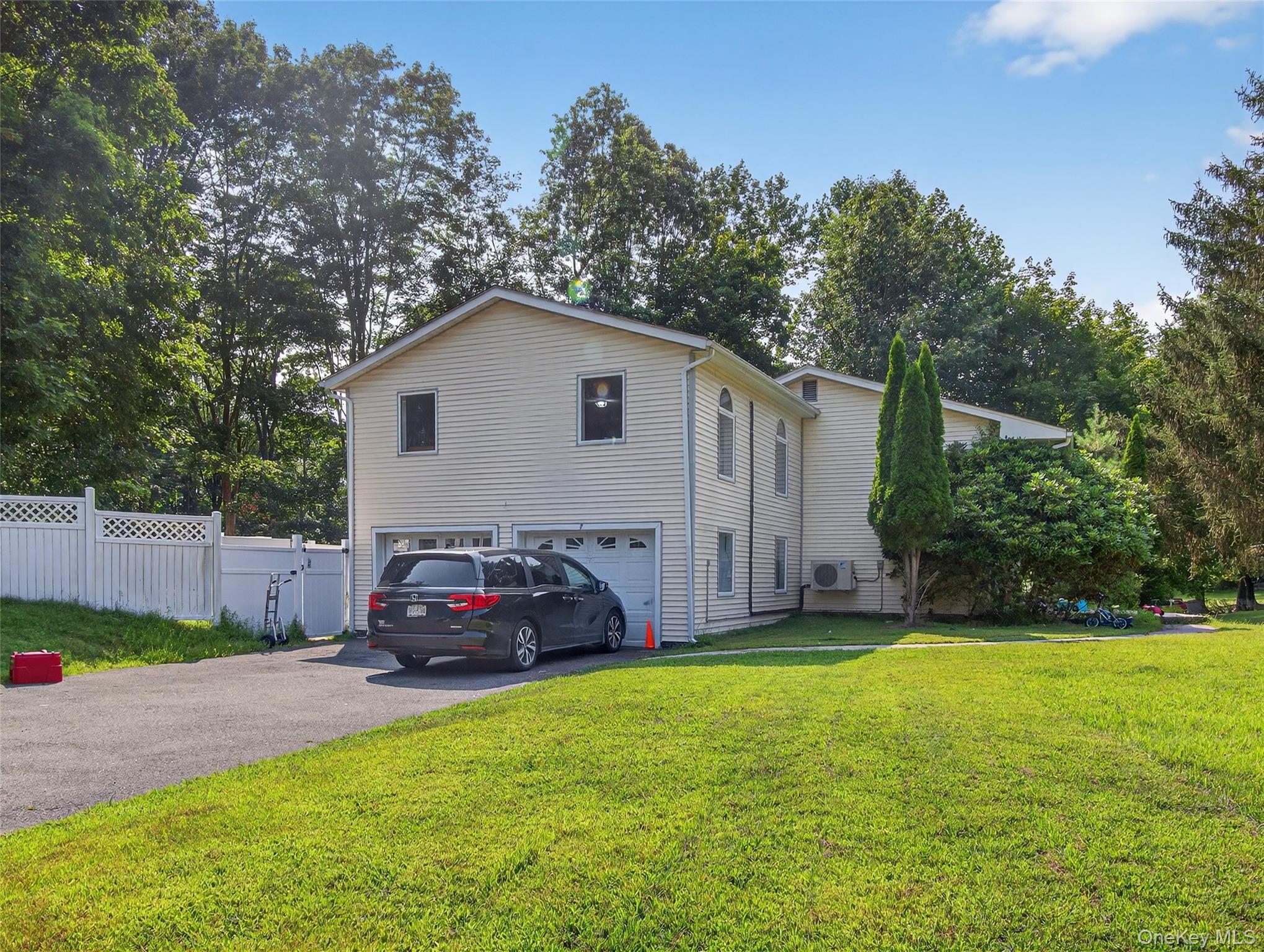 #3 photo, 7 Eleanor Place, Airmont , NY 10952