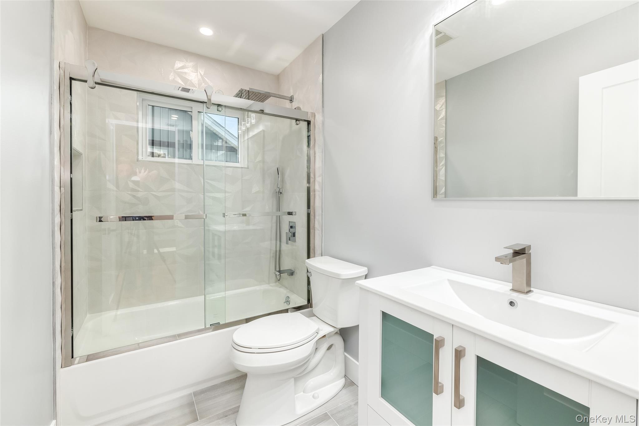 #19 photo, 19 Mead Lane, ナッソー郡 Westbury , NY 11590