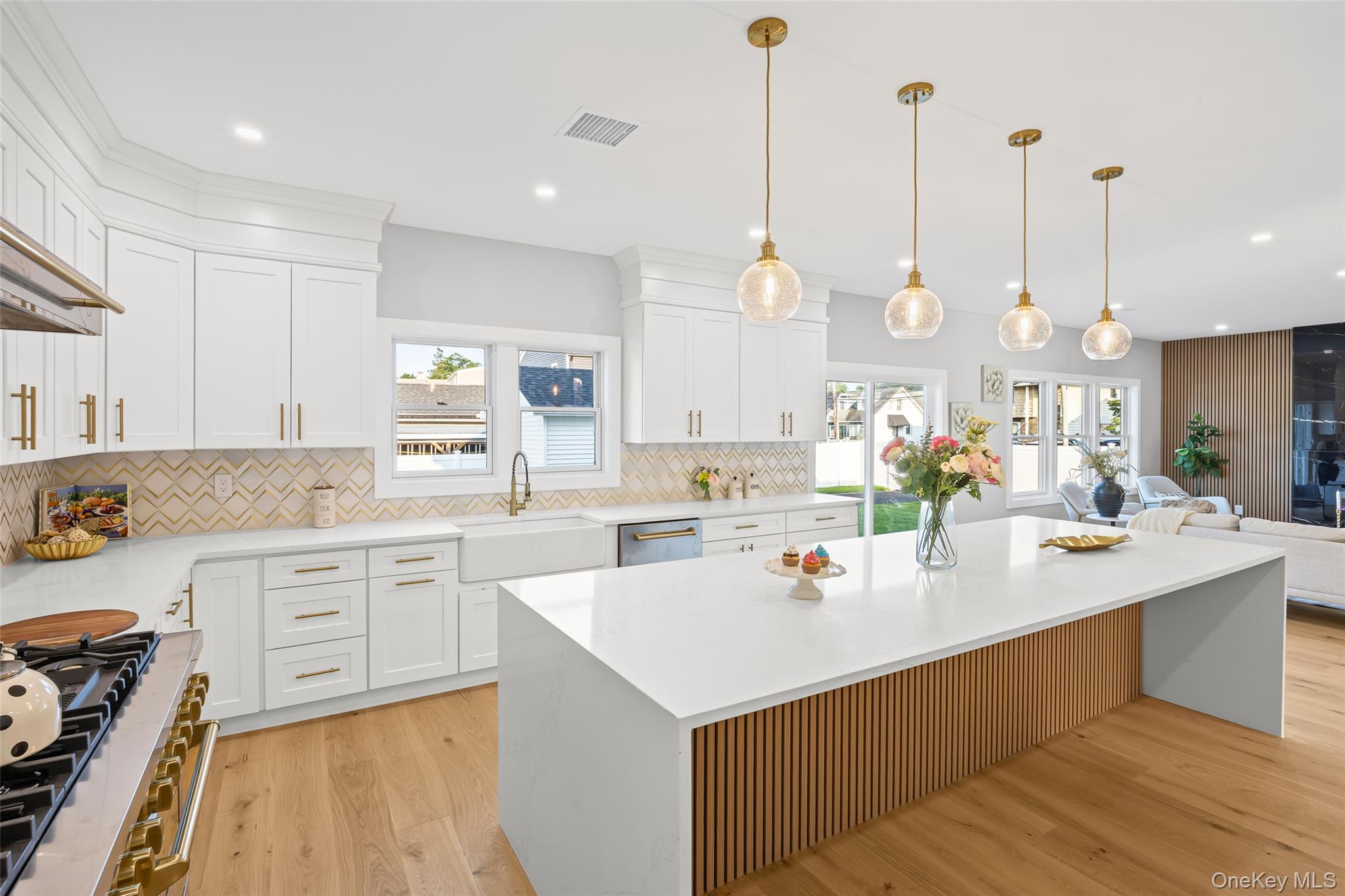 #4 photo, 19 Mead Lane, ナッソー郡 Westbury , NY 11590