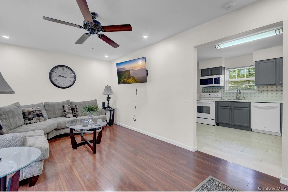 #4 photo, 125 Grand Avenue, サフォーク郡 Shirley , NY 11967