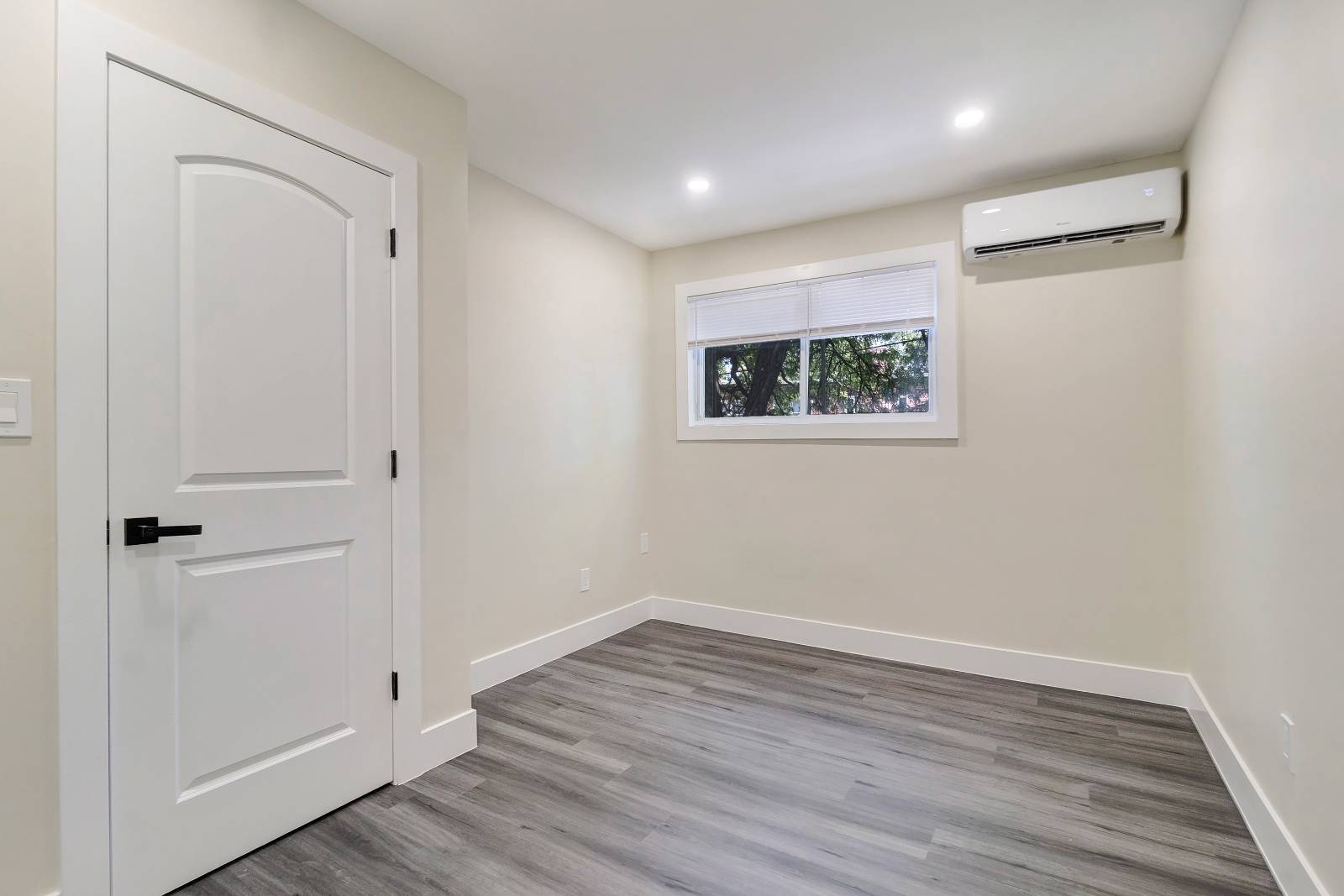 #12 photo, 19-49  80th Street, クイーンズ区 Astoria , NY 11370