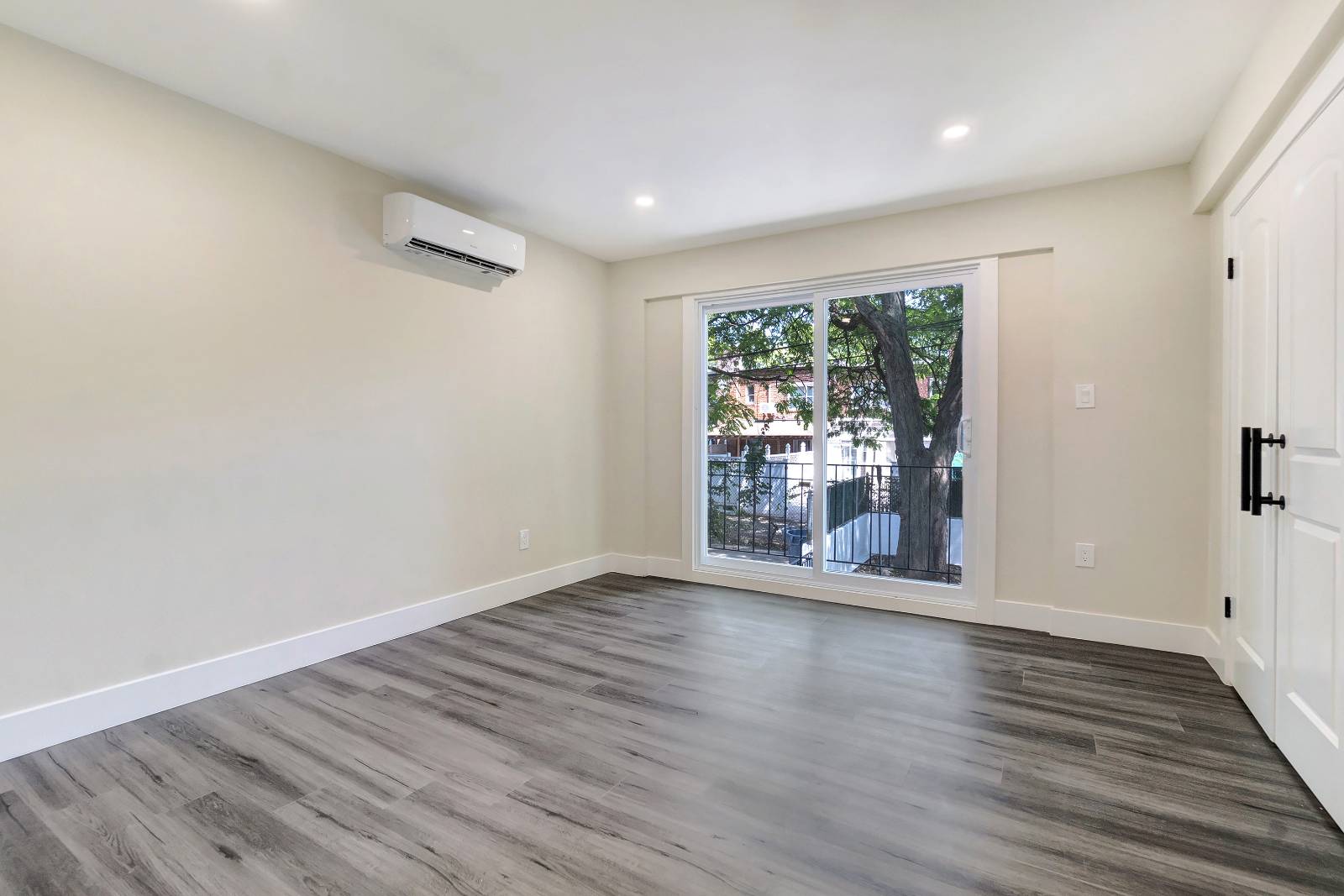 #14 photo, 19-49  80th Street, クイーンズ区 Astoria , NY 11370