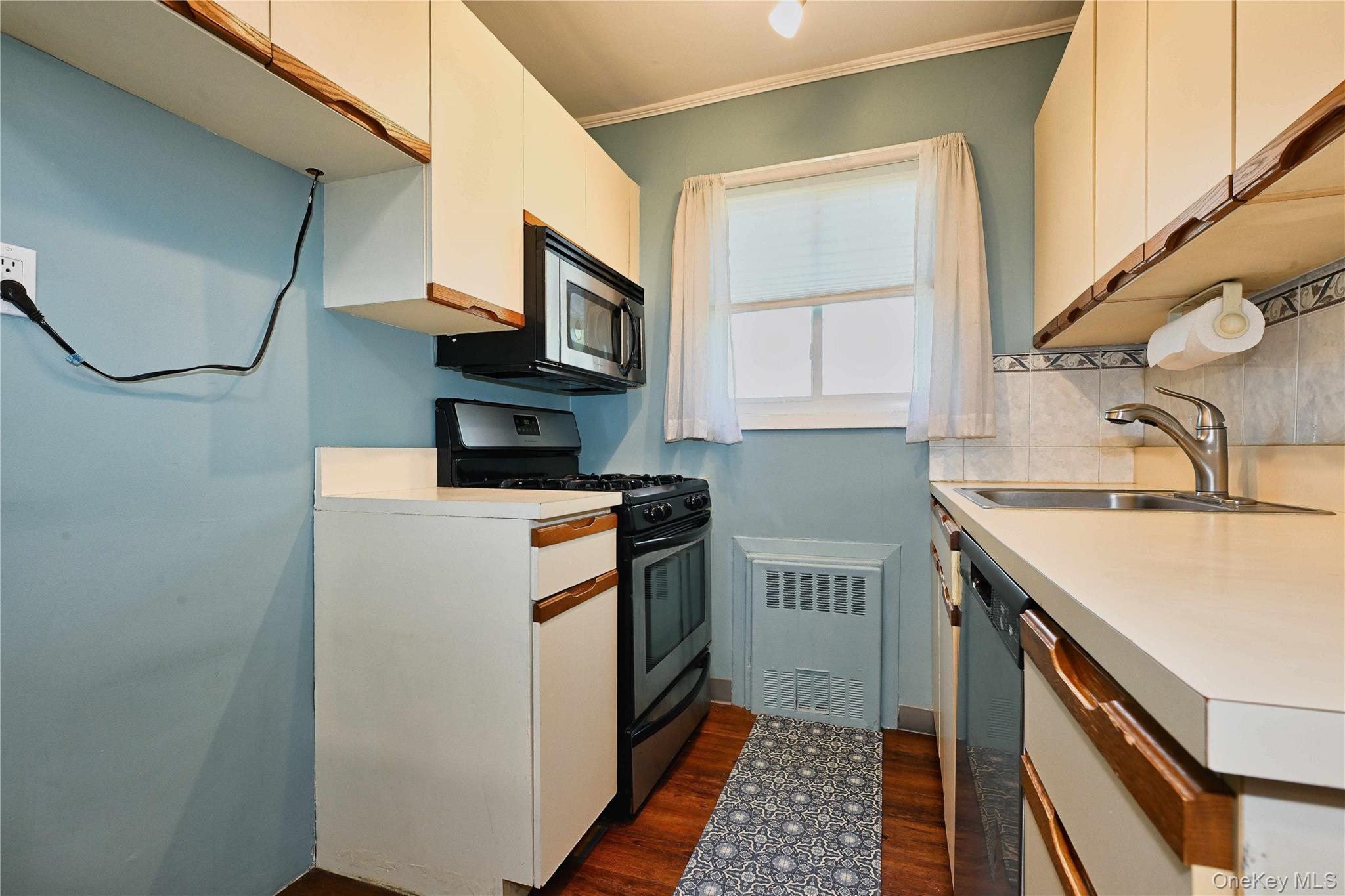 #12 photo, 192 Edmunton Dr, サフォーク郡 North Babylon , NY 11703