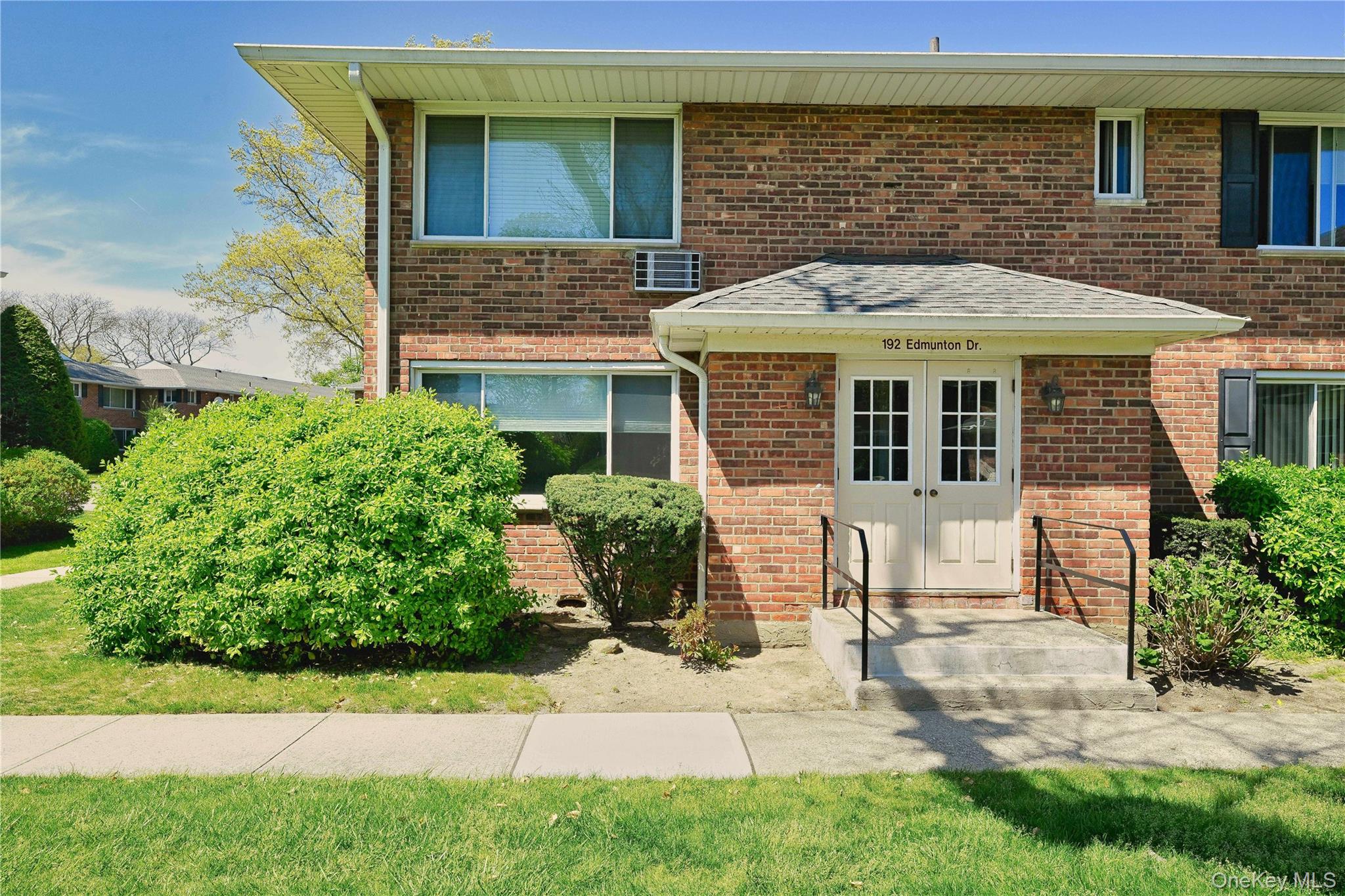 #2 photo, 192 Edmunton Dr, サフォーク郡 North Babylon , NY 11703