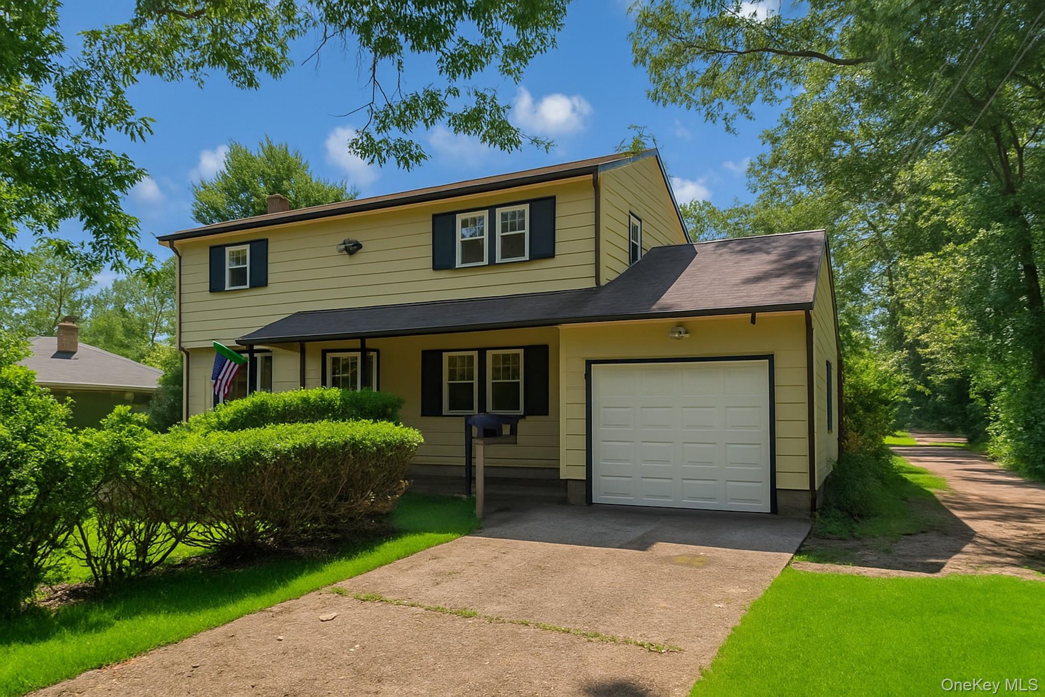 #1 photo, 4 Dourland Road, サフォーク郡 Medford , NY 11763