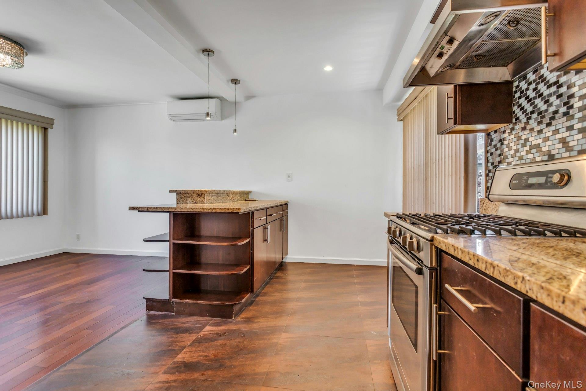 #11 photo, 64-04 Utopia Parkway, クイーンズ区 Fresh Meadows , NY 11365