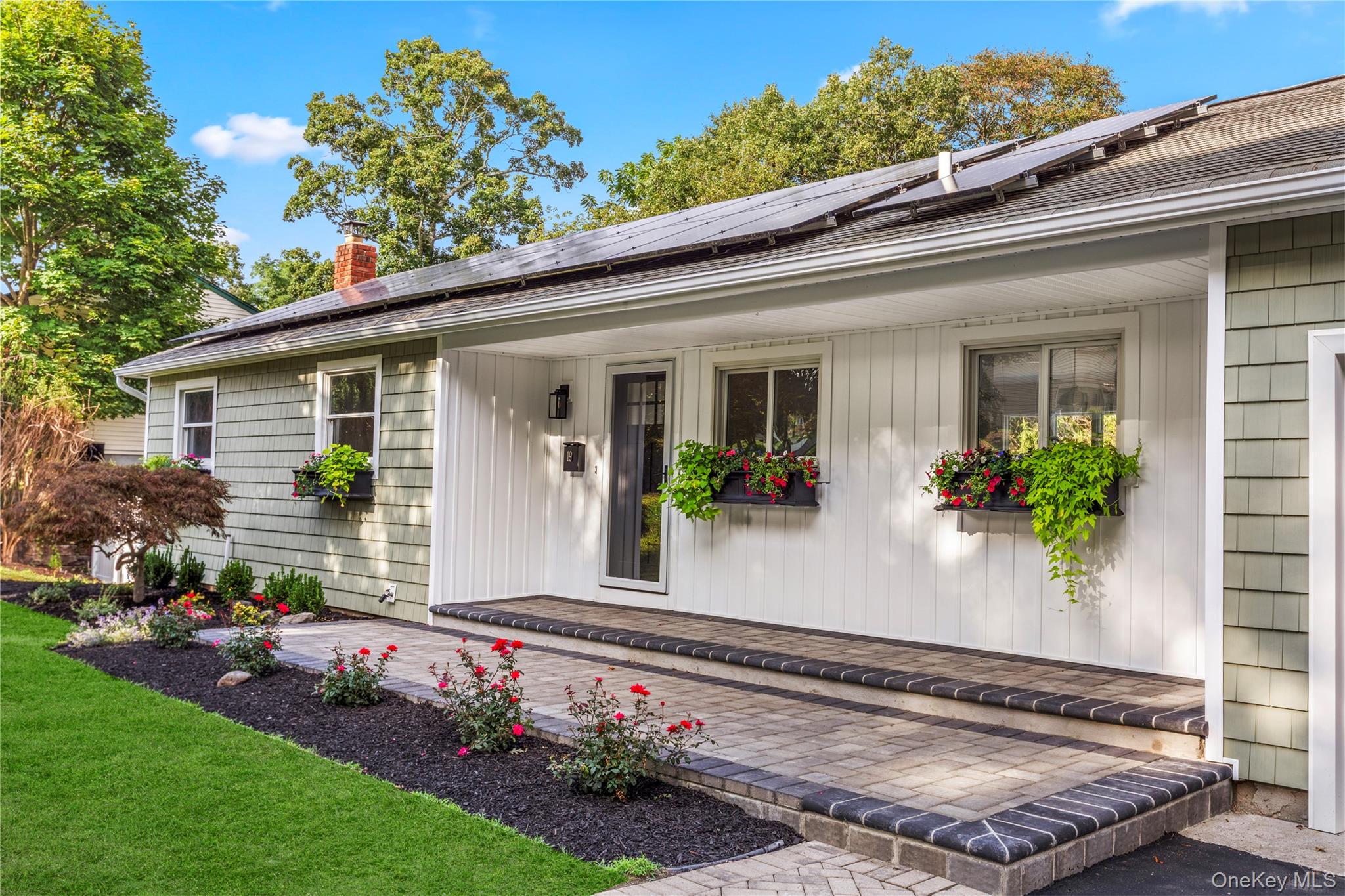 #1 photo, 19 Mott Drive, 东长岛 Bellport Village , NY 11713