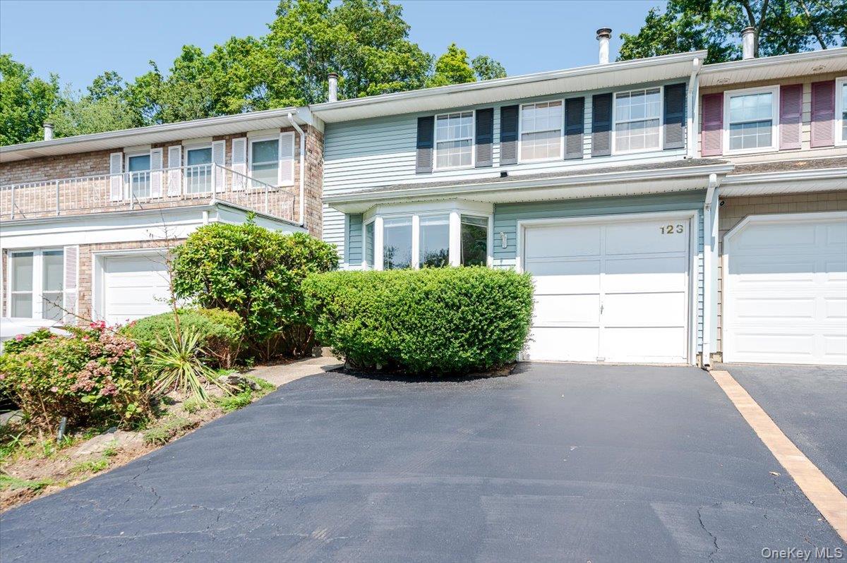 #1 photo, 123 Terrace Court, नासाउ काउंटी Woodbury , NY 11797