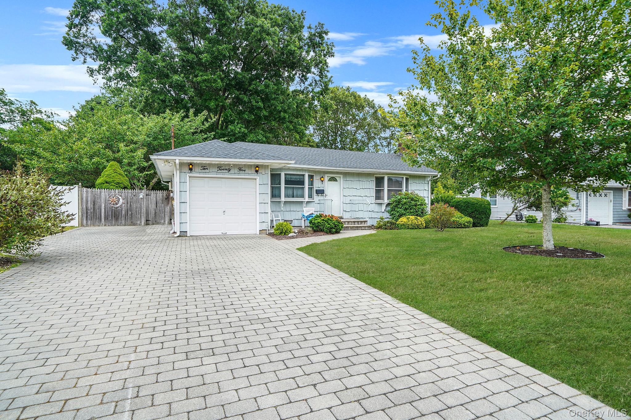 #1 photo, 1025 Ocean Avenue, सफ़ोक काउंटी Bay Shore , NY 11706