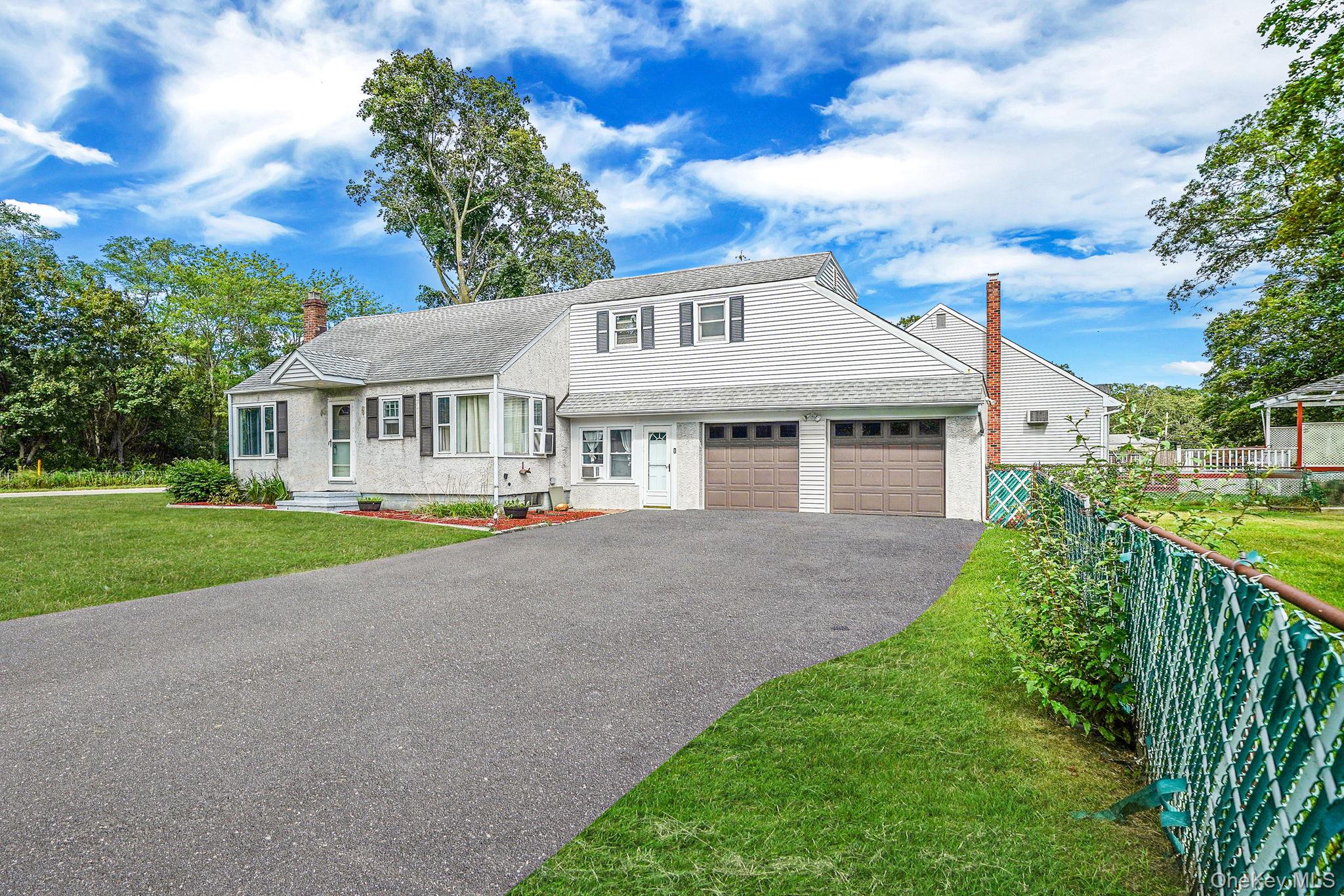 #1 photo, 2581 Locust Avenue, सफ़ोक काउंटी Ronkonkoma , NY 11779