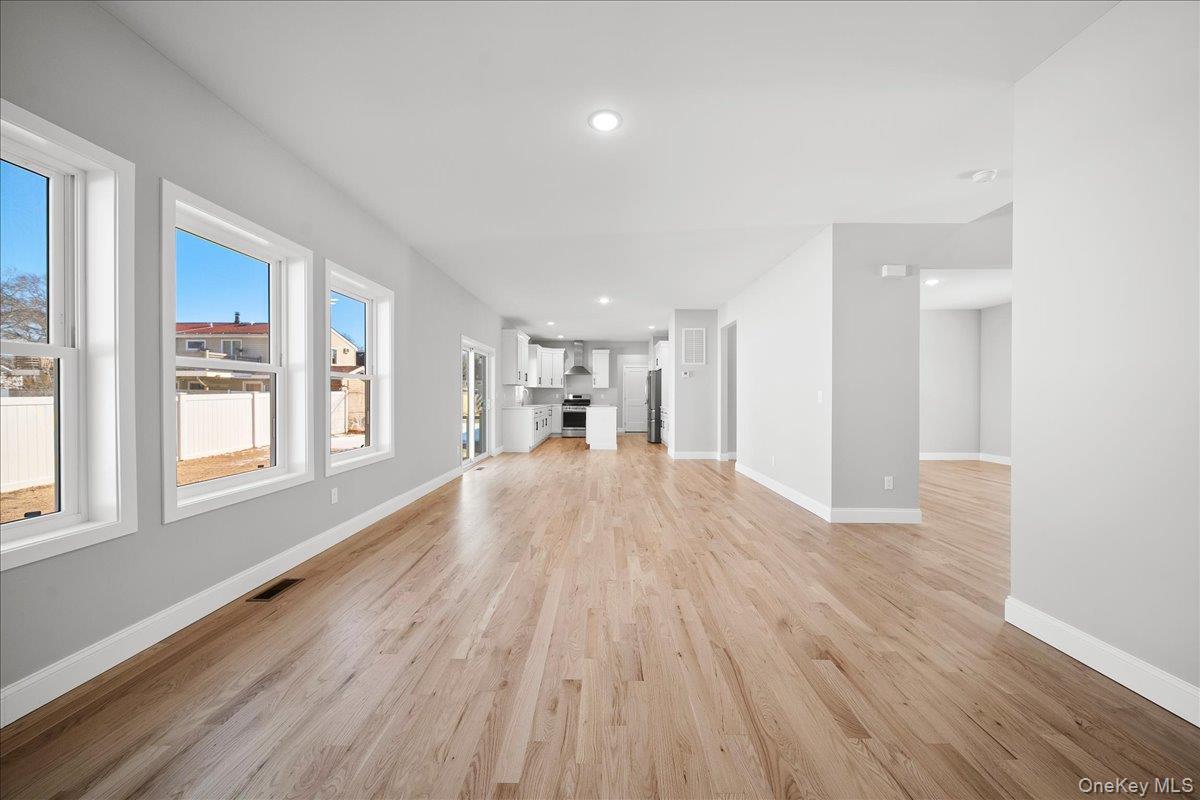 #13 photo, 2 Fourth Avenue, サフォーク郡 Centereach , NY 11720