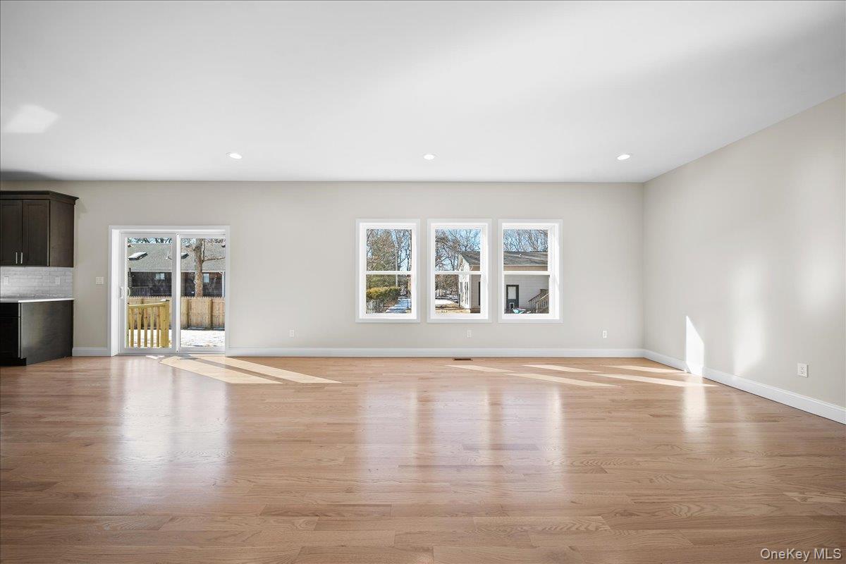 #19 photo, 2 Fourth Avenue, サフォーク郡 Centereach , NY 11720