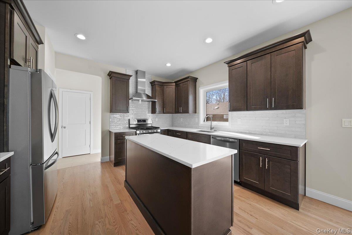 #4 photo, 2 Fourth Avenue, サフォーク郡 Centereach , NY 11720