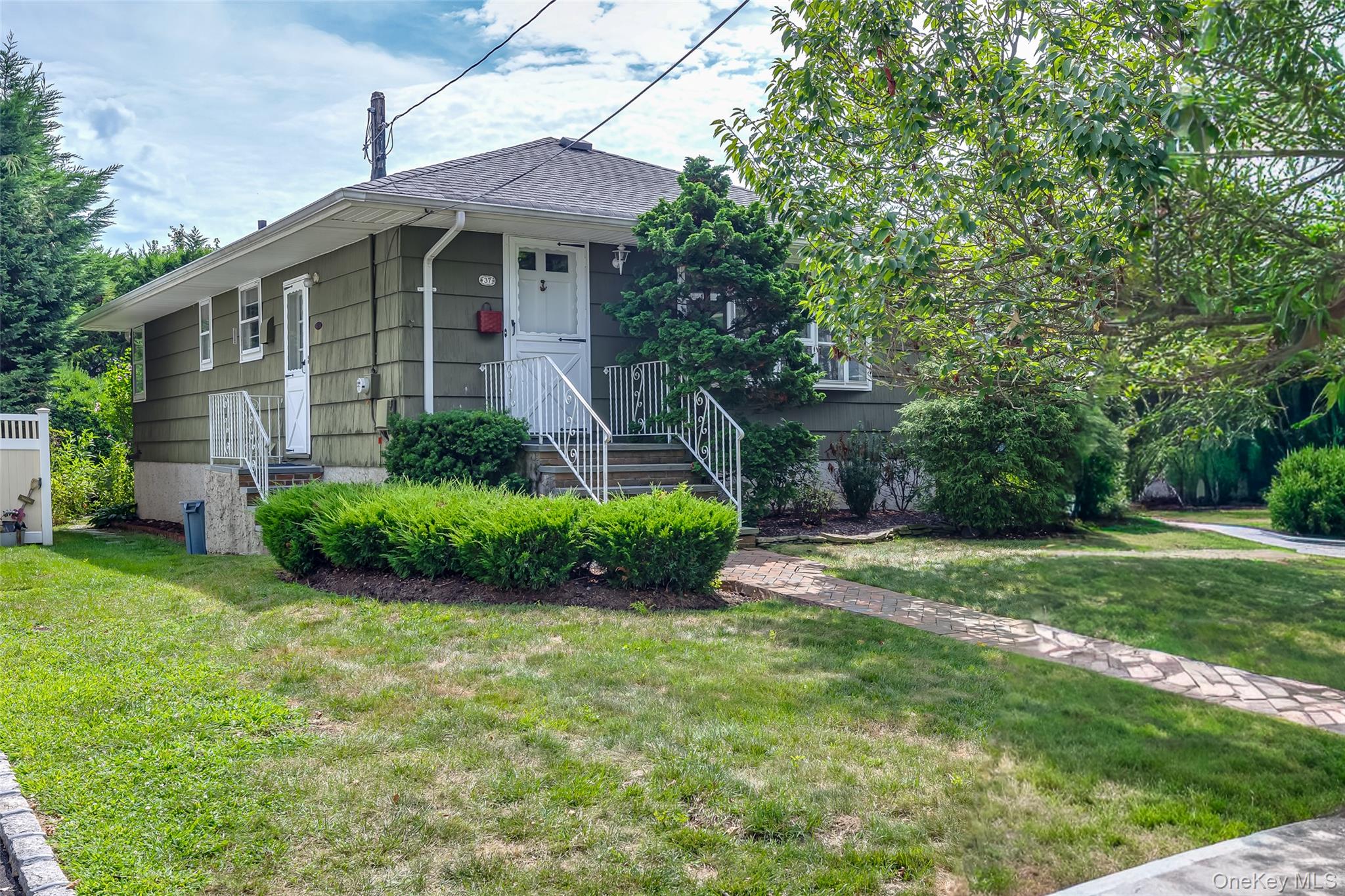 #1 photo, 37 Hampton Boulevard, नासाउ काउंटी Massapequa , NY 11758