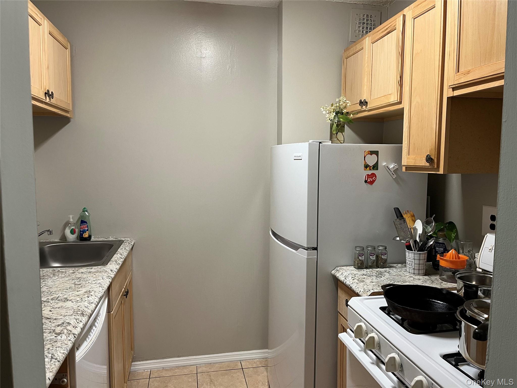 #2 photo, 135 Post Avenue, ナッソー郡 Westbury , NY 11590