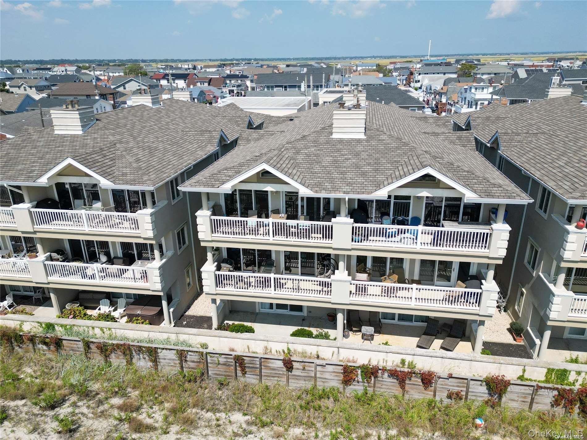 #1 photo, 1051 Oceanfront, नासाउ काउंटी Long Beach , NY 11561