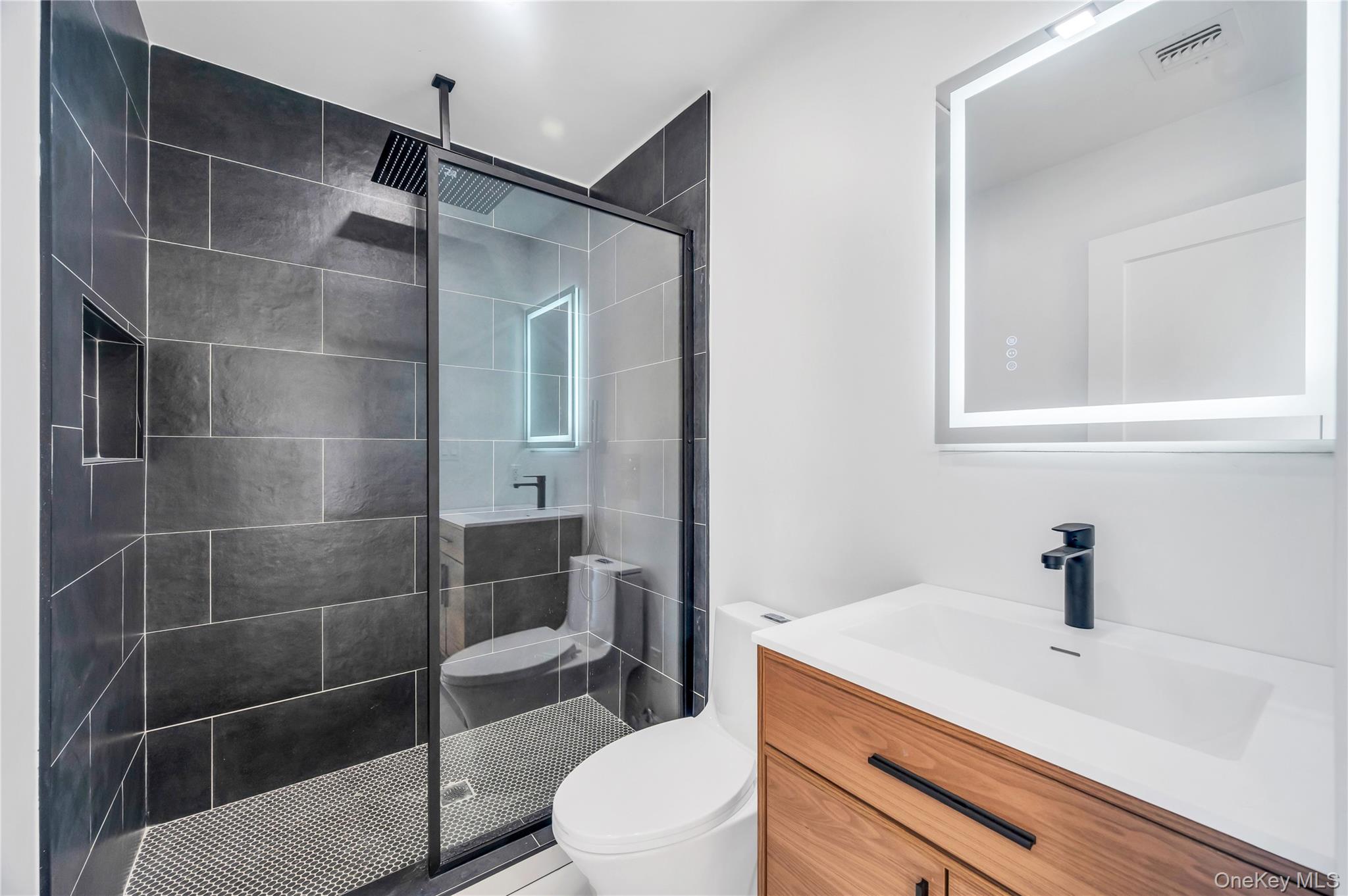 #14 photo, 2497 Tonquin Street, ナッソー郡 East Meadow , NY 11554